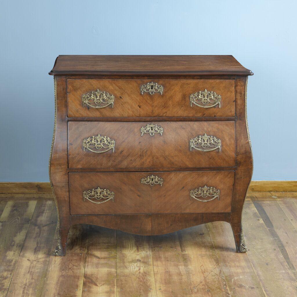 Cómoda holandesa de caoba del siglo XVIII en venta 2