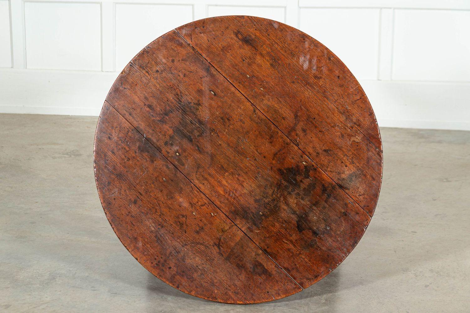 Table de cricket en orme et pin sculpté du XVIIIe siècle Bon état - En vente à Staffordshire, GB