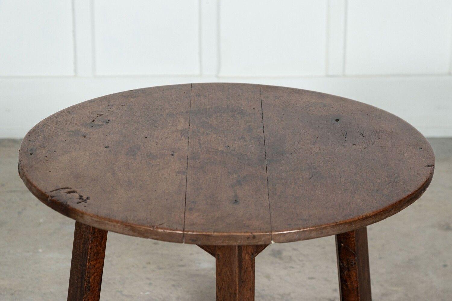 18thC English Fruitwood Cricket Table In Good Condition In Staffordshire, GB