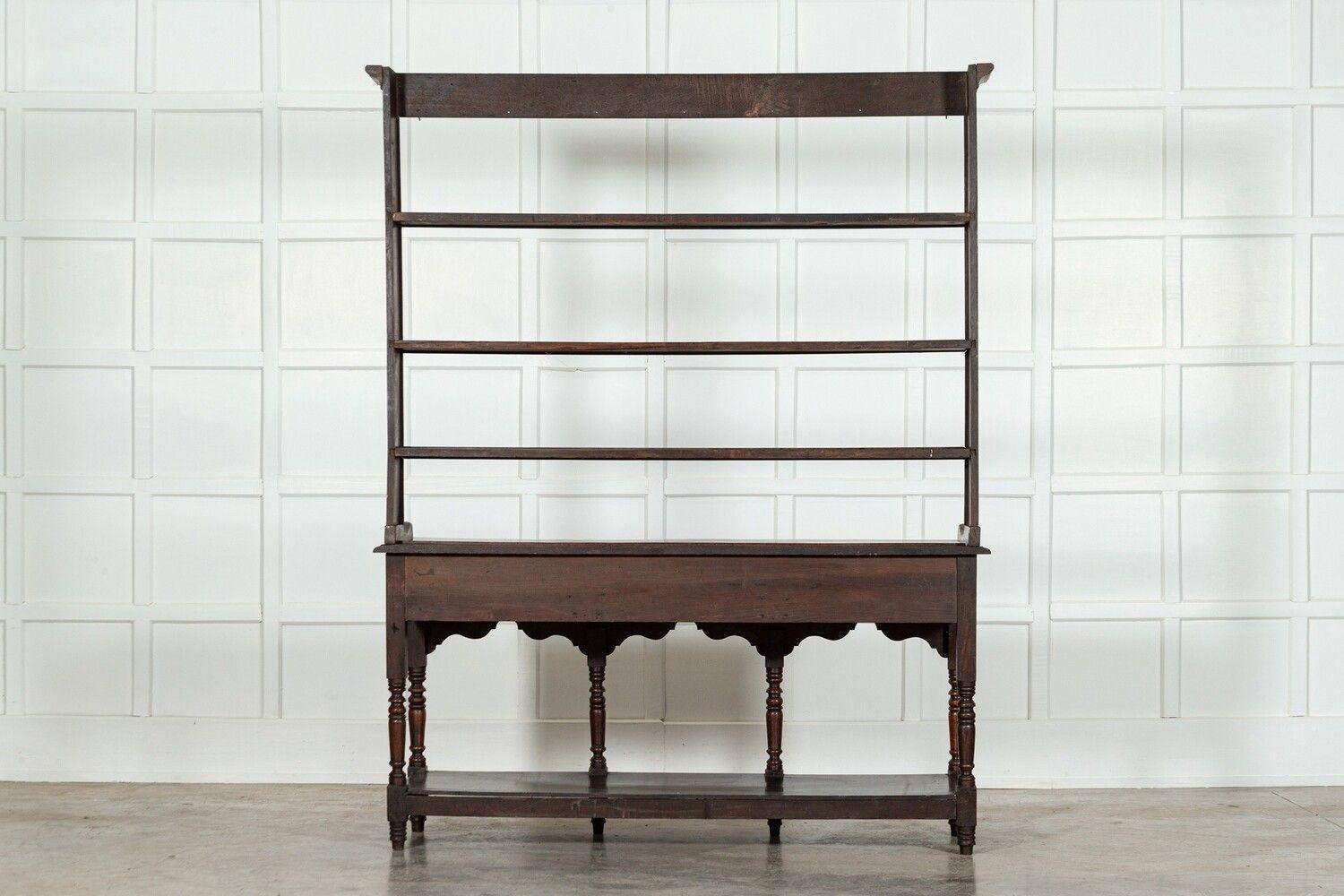 XVIIIe siècle Anglais George II Oak Potboard Dresser en vente 11