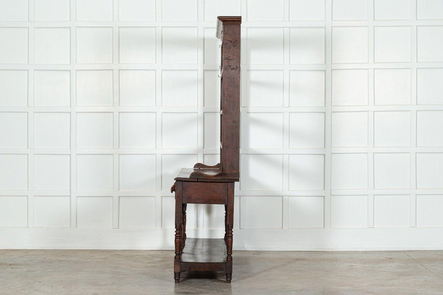 XVIIIe siècle Anglais George II Oak Potboard Dresser en vente 1