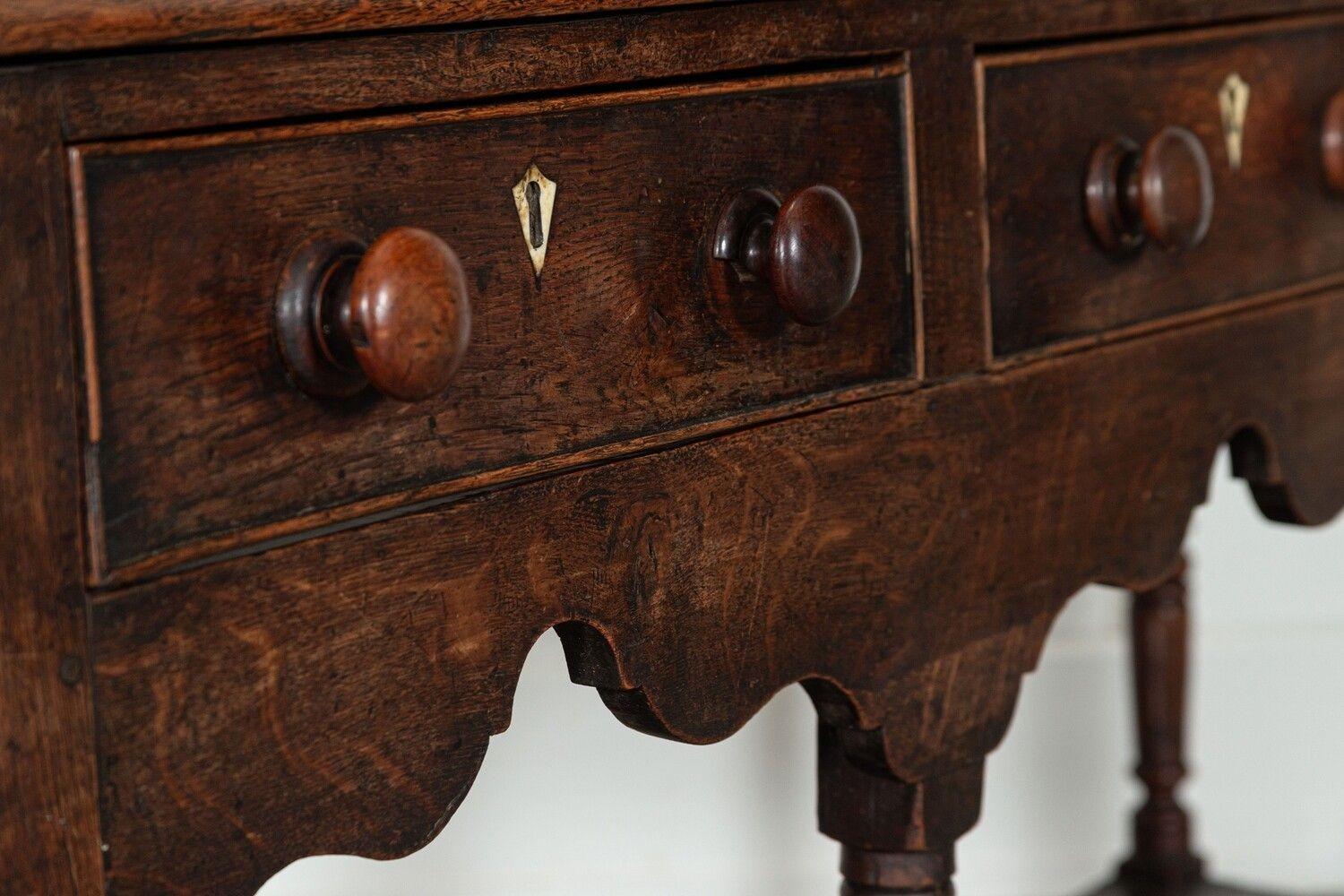 XVIIIe siècle Anglais George II Oak Potboard Dresser en vente 2