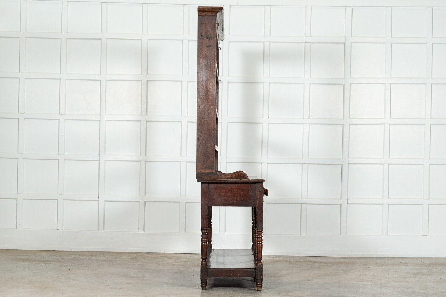 XVIIIe siècle Anglais George II Oak Potboard Dresser en vente 3