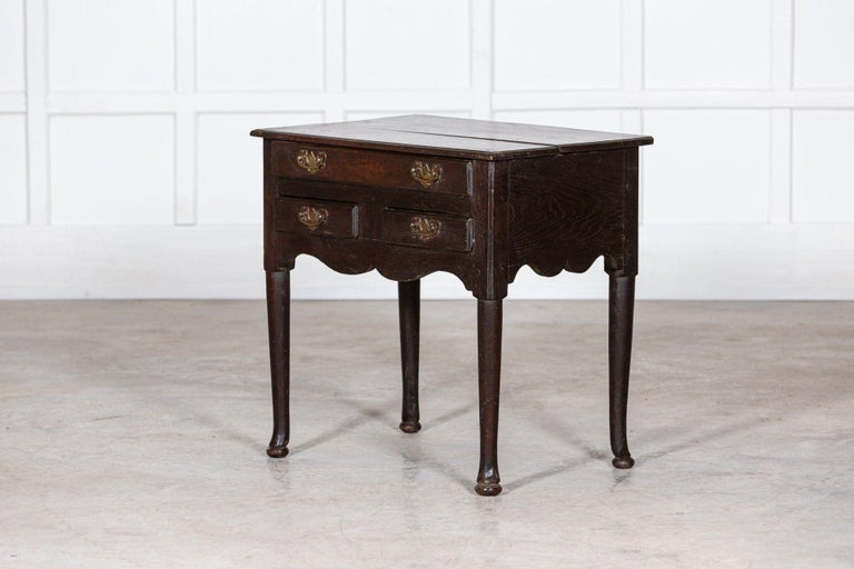 circa 1770
English George III oak low boy side table.
sku 1184
Measures: W72 x D50 x H71 cm.