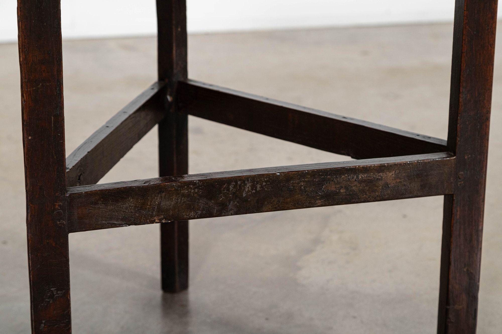 18thC English Oak Cricket Table In Good Condition For Sale In Staffordshire, GB