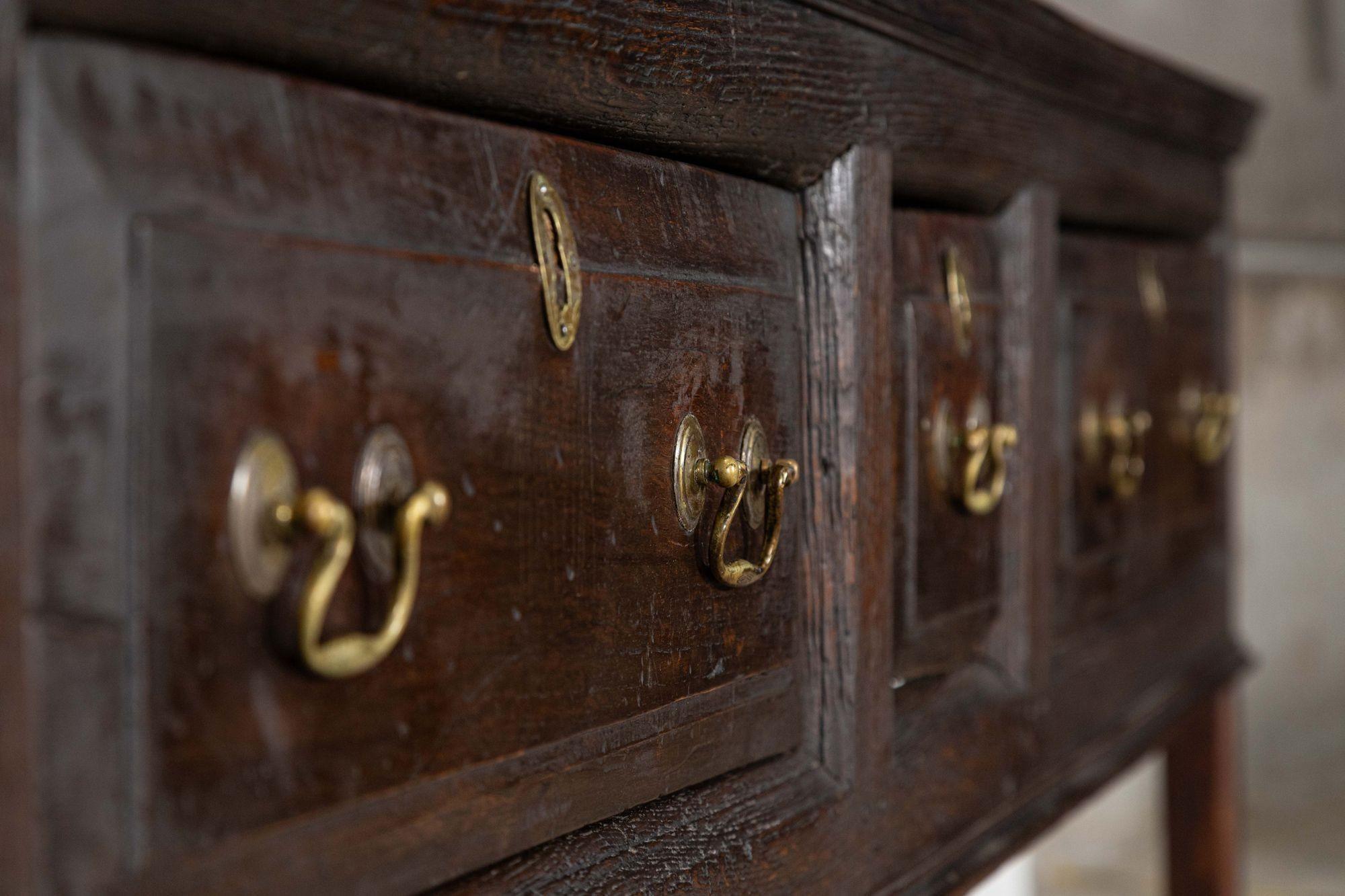 18thC English Oak Vernacular Dresser Base in vendita 5