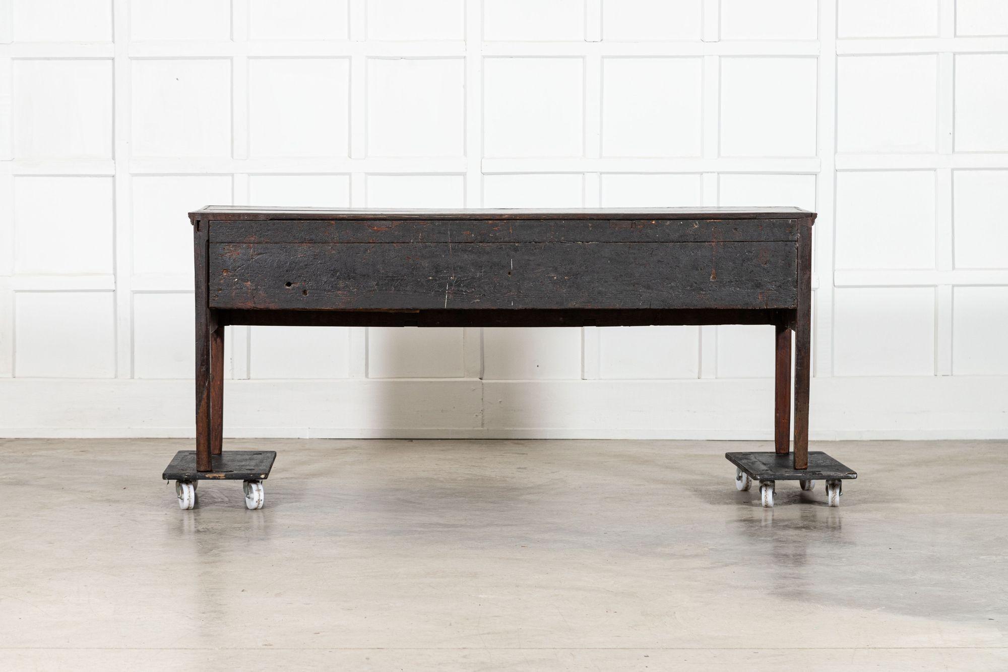 18thC English Oak Vernacular Dresser Base in vendita 9