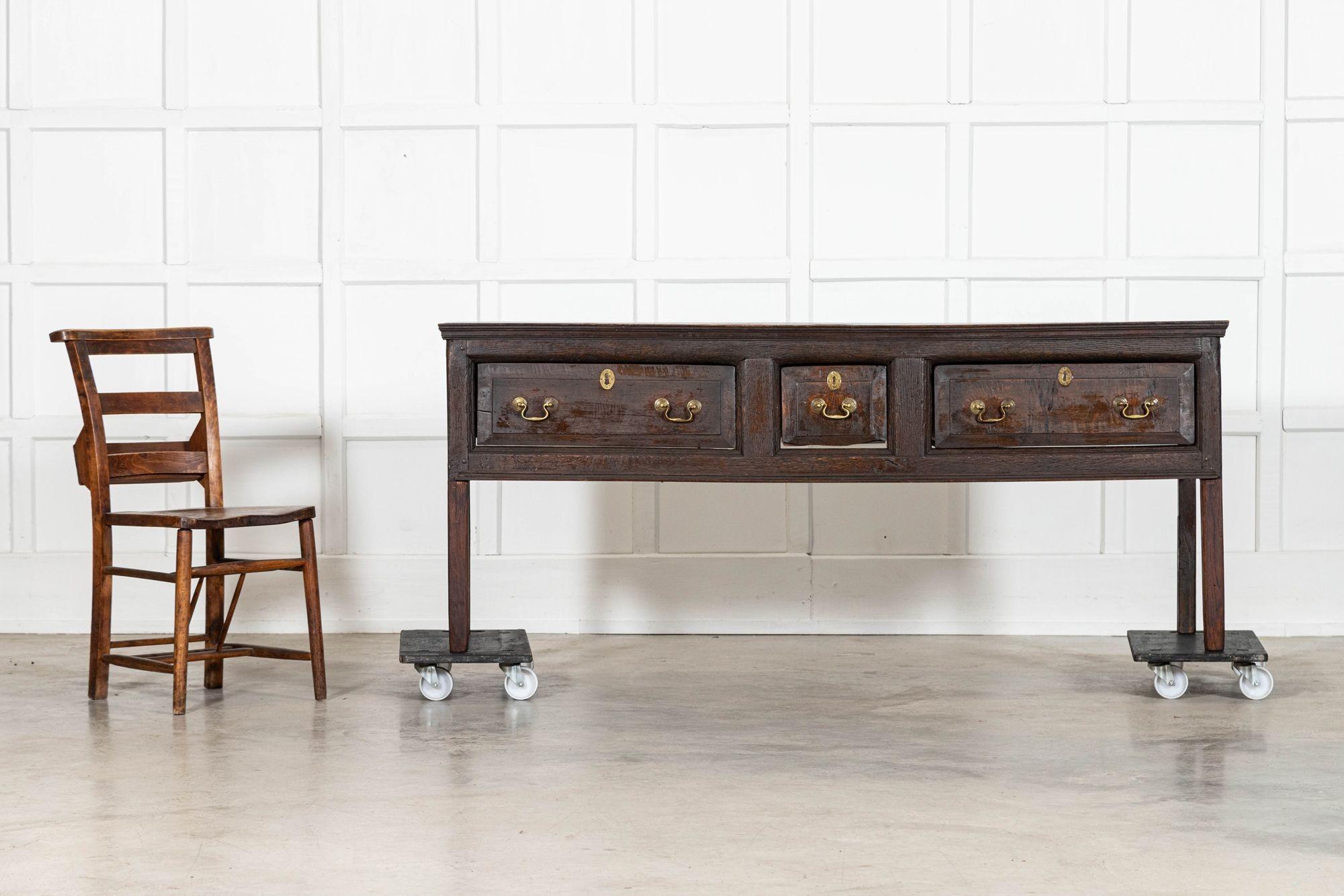 18thC English Oak Vernacular Dresser Base In condizioni buone in vendita a Staffordshire, GB