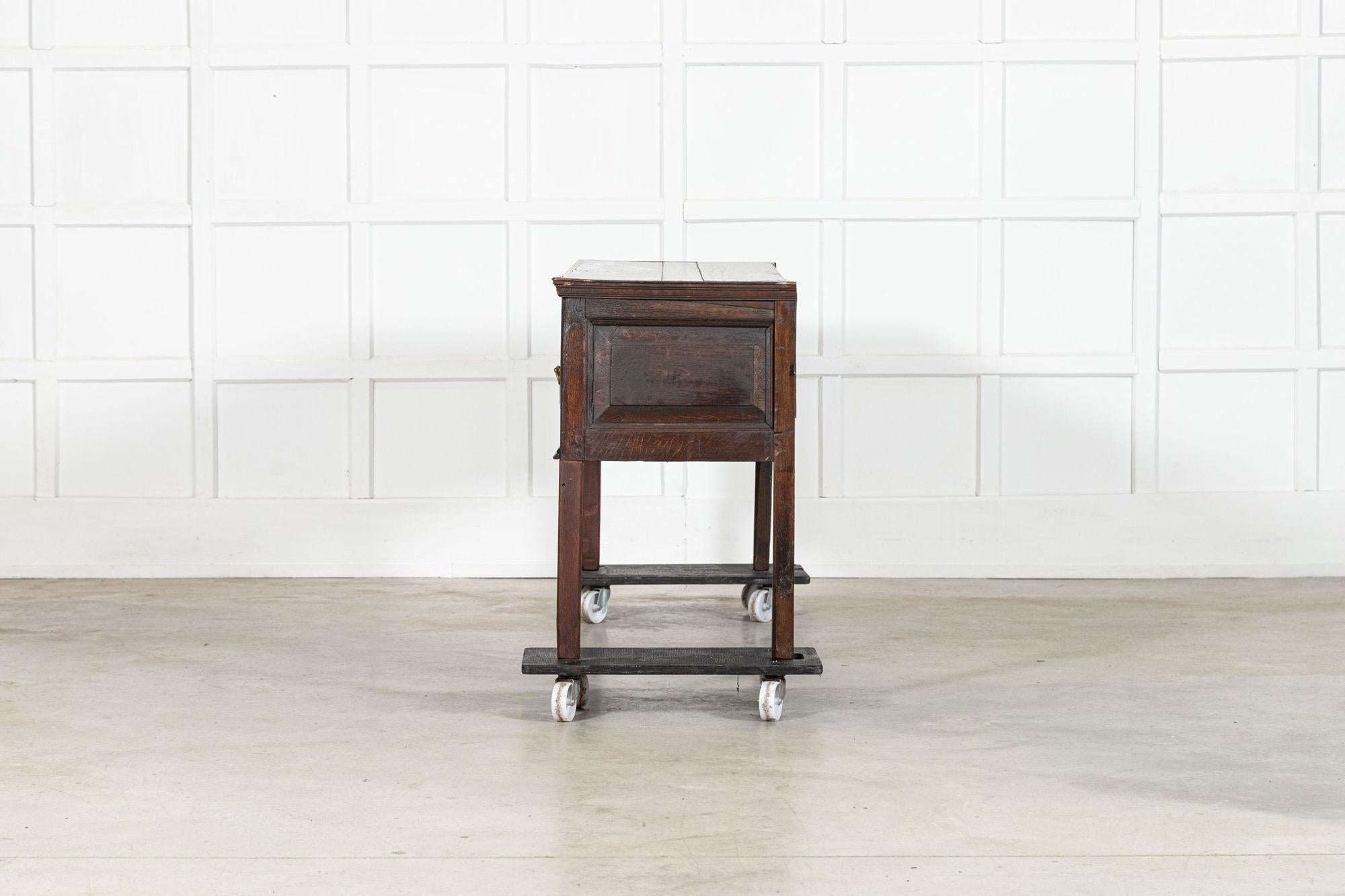 18thC English Oak Vernacular Dresser Base in vendita 3