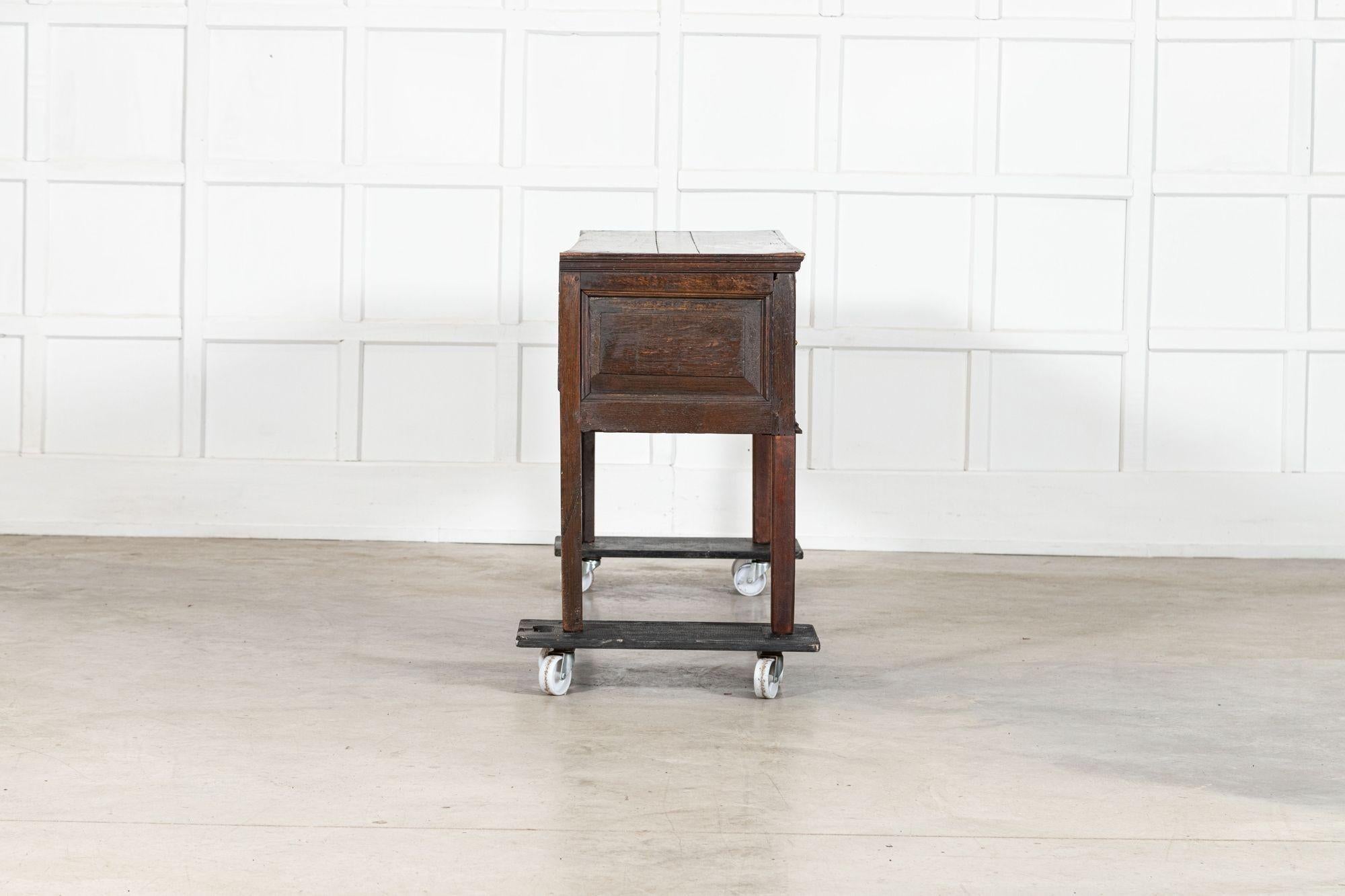 18thC English Oak Vernacular Dresser Base in vendita 4