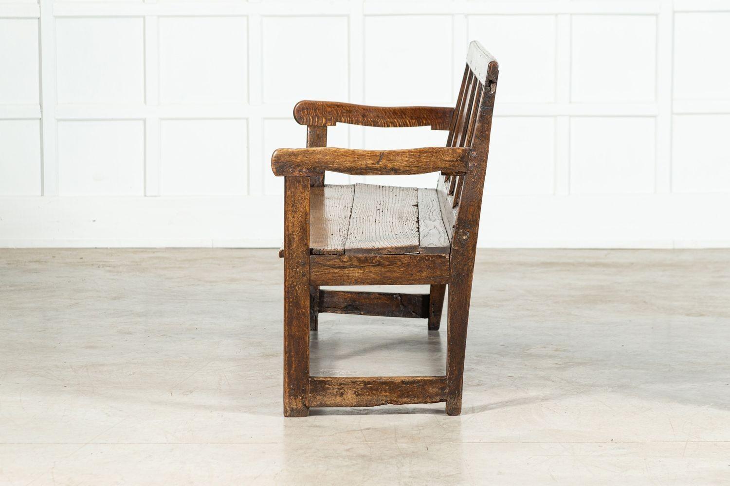 Fino al XVIII secolo Settecento inglese Oak Vernacolare Settle in vendita