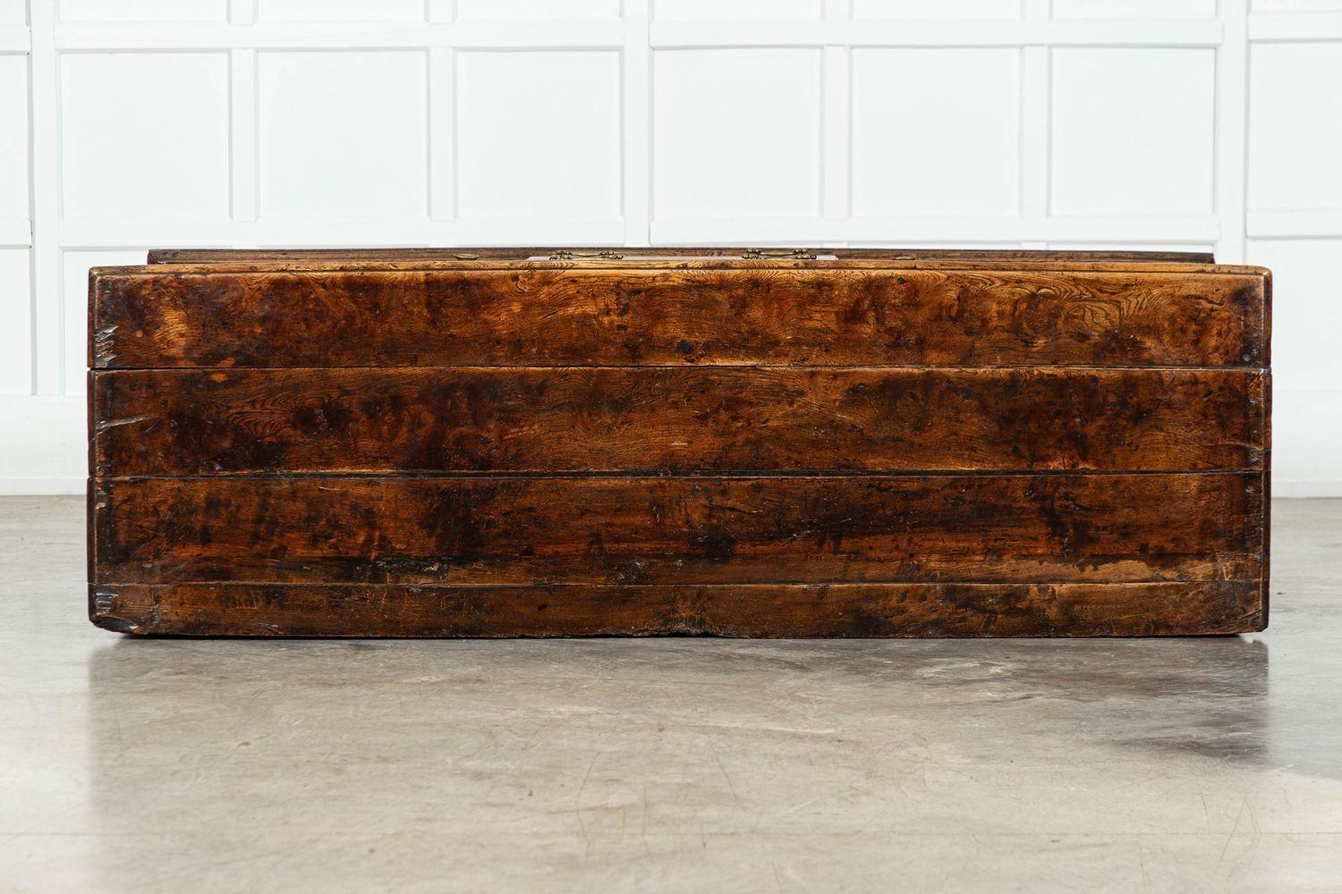 18thC English Vernacular Elm Dresser For Sale 6
