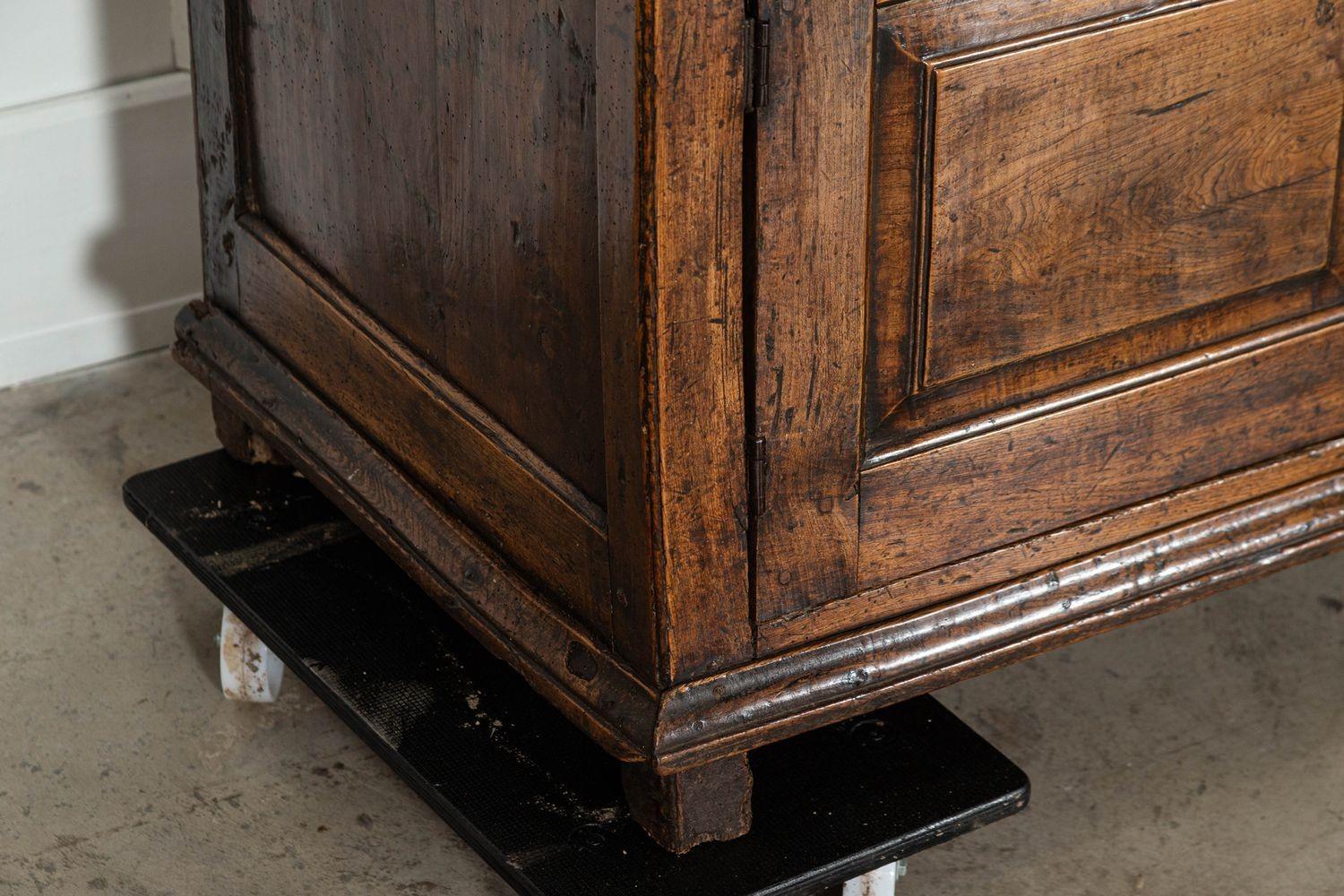 18thC English Vernacular Elm Dresser For Sale 12