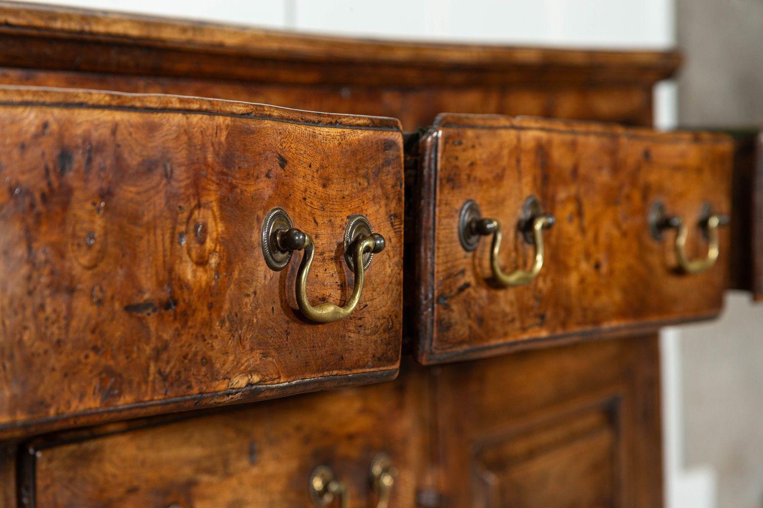 18thC English Vernacular Elm Dresser In Good Condition For Sale In Staffordshire, GB