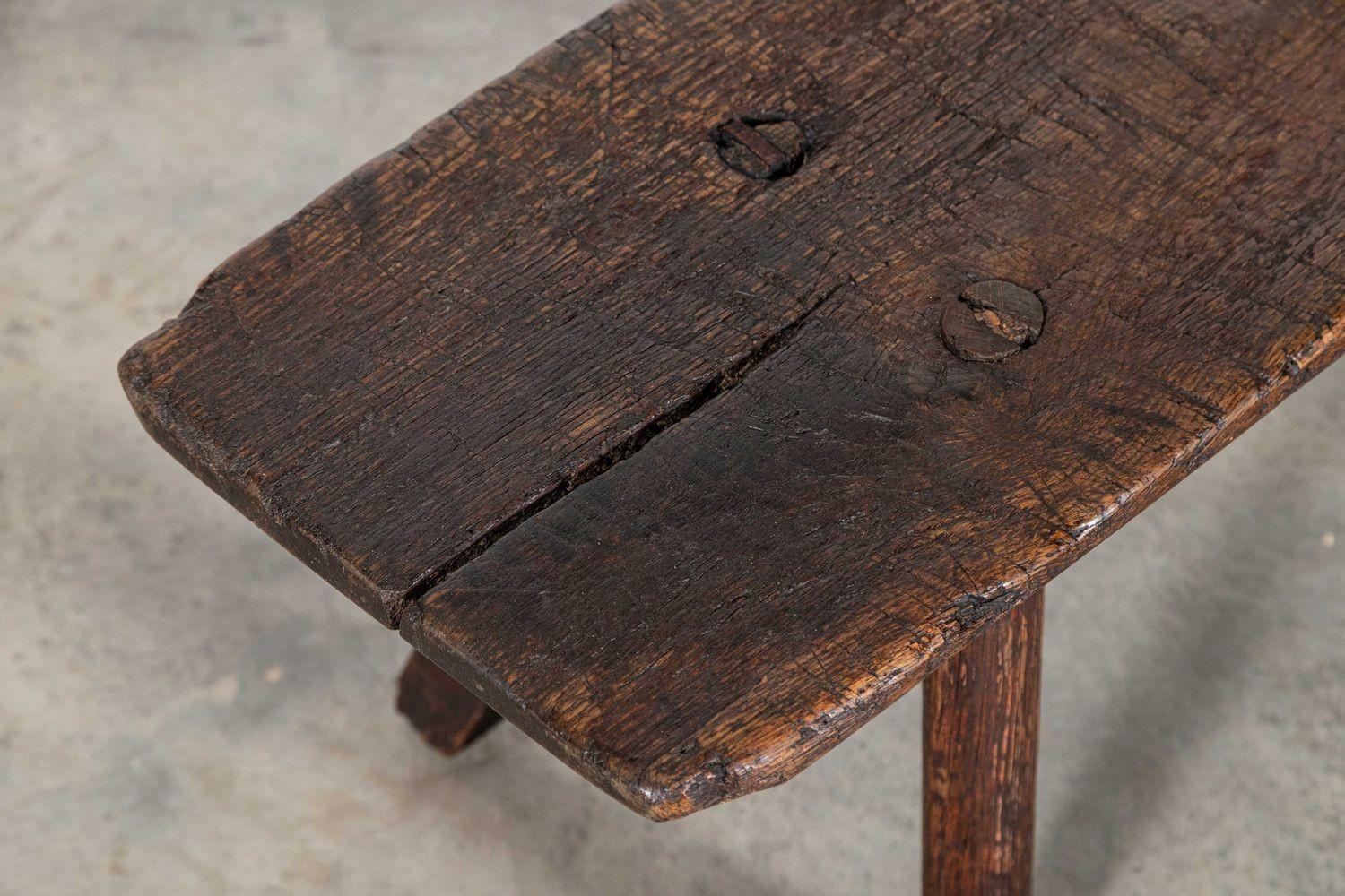 vers 1790
Banc à cochons en chêne vernaculaire anglais du 18e siècle
sku 1986
W158 x D32 x H40 cm
Hauteur d'assise 40 cm
Poids 17 kg