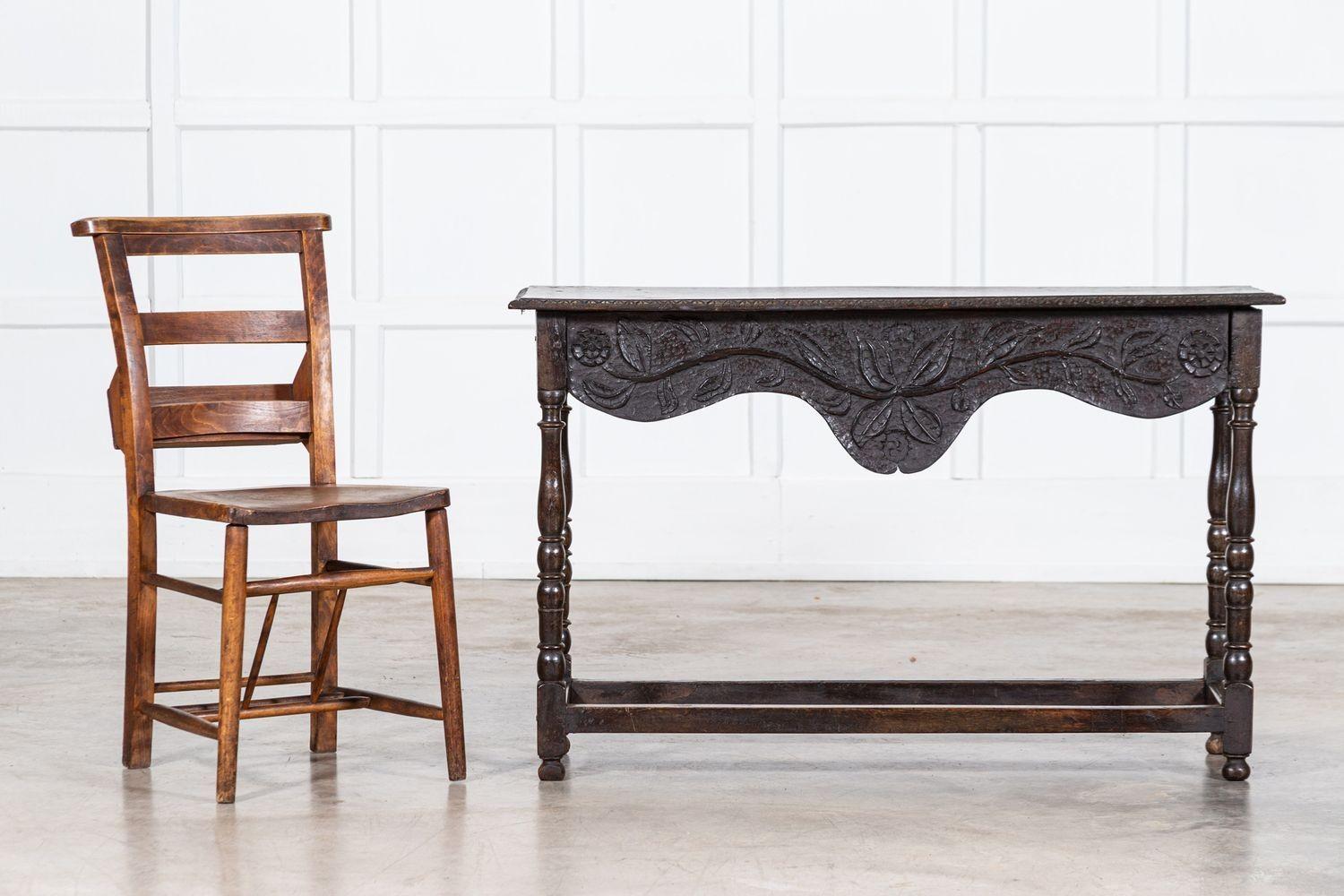 vers 1780
Table d'appoint en chêne vernaculaire anglais du XVIIIe siècle
sku 1865
W114 x D34 x H73 cm
Poids 10 kg