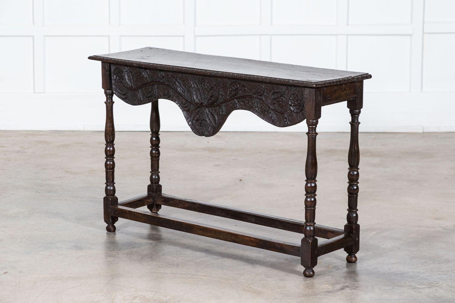 Table d'appoint en chêne vernaculaire anglais du XVIIIe siècle Bon état - En vente à Staffordshire, GB