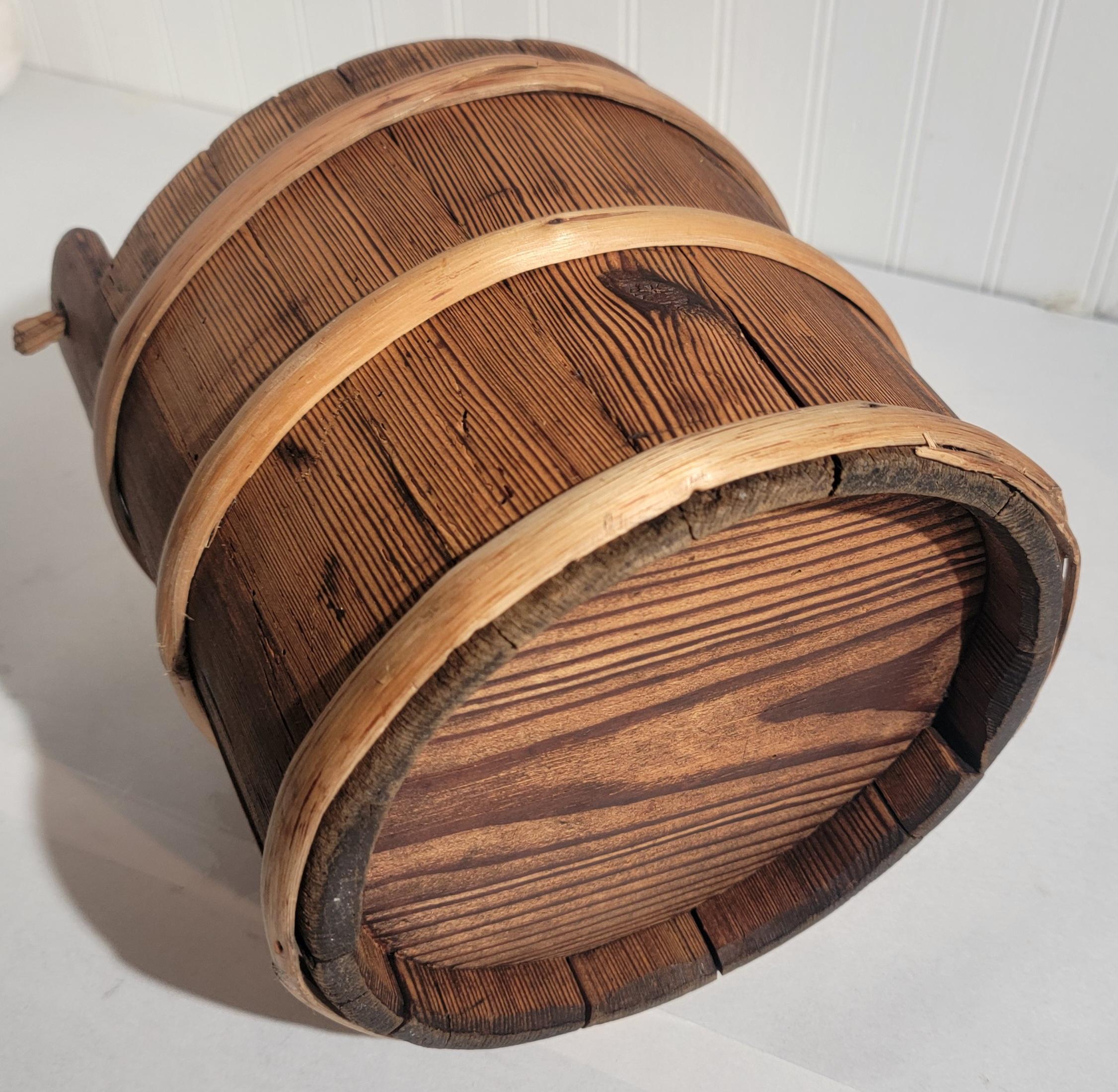 Caja de despensa europea del s. XVIII con tapa Hecho a mano en venta