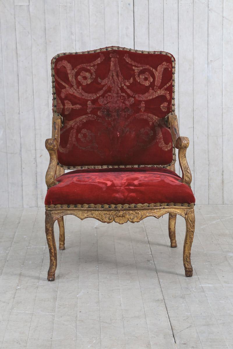 18th Century French Carved Gilded Regence Chair with Original Tapestry Fabric In Good Condition For Sale In Poling, West Sussex