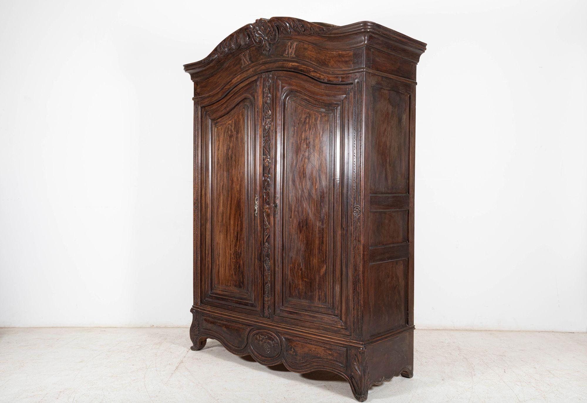 18thC French Provincial Louis XV Walnut Armoire In Good Condition In Staffordshire, GB