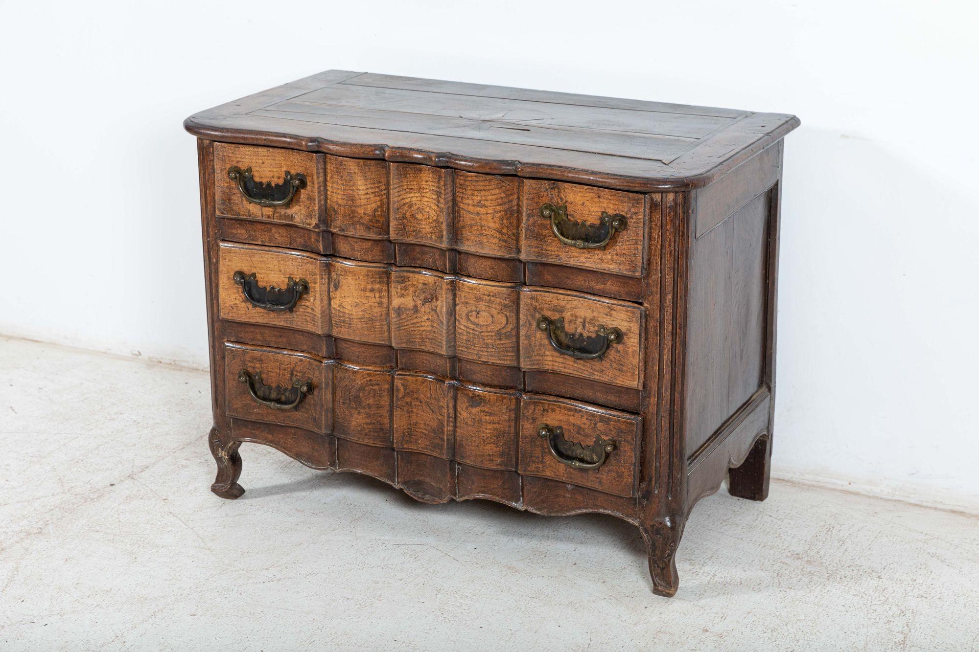 18thC French Provincial Serpentine Walnut Commode For Sale 3