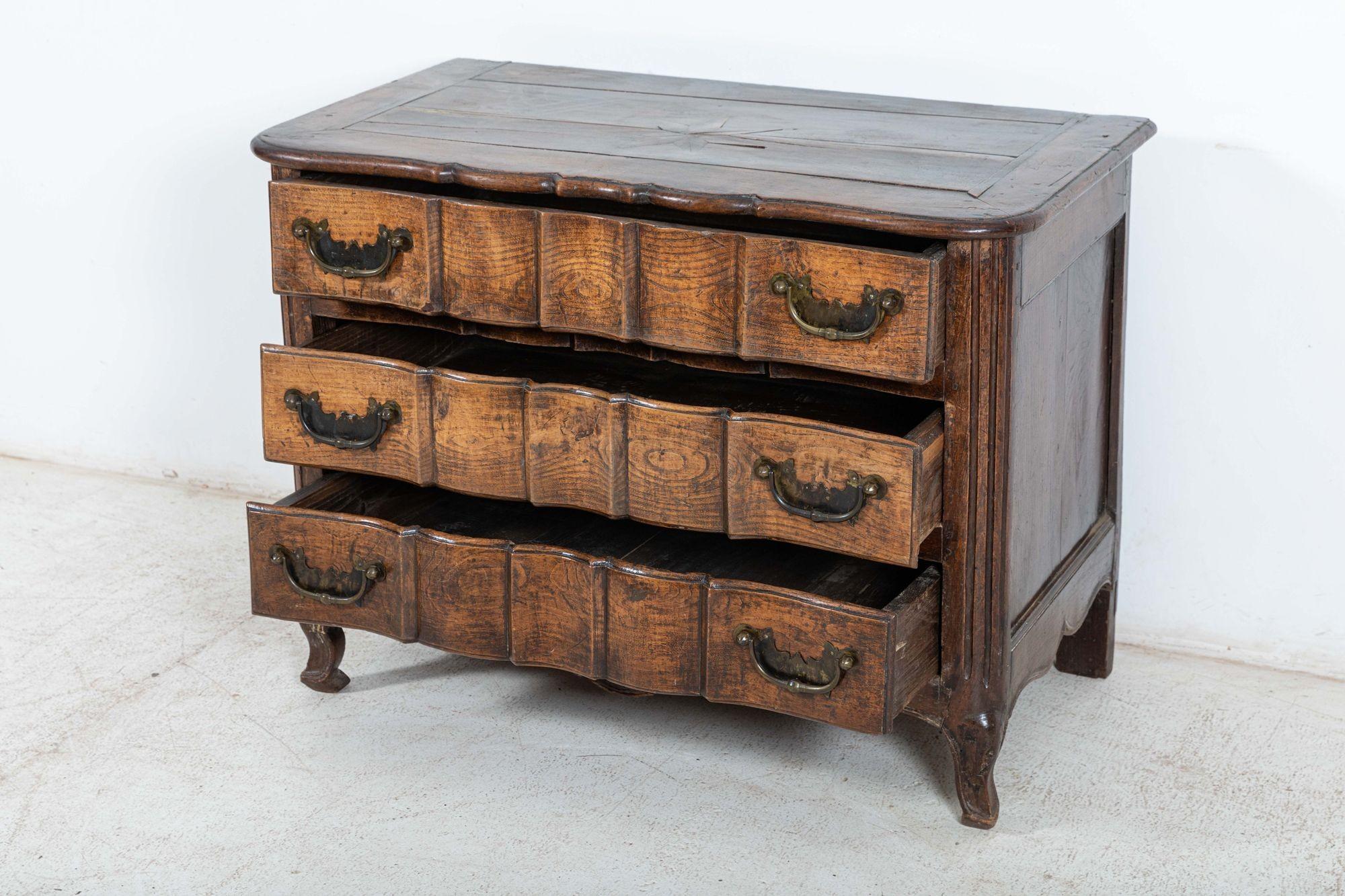 18thC French Provincial Serpentine Walnut Commode For Sale 4