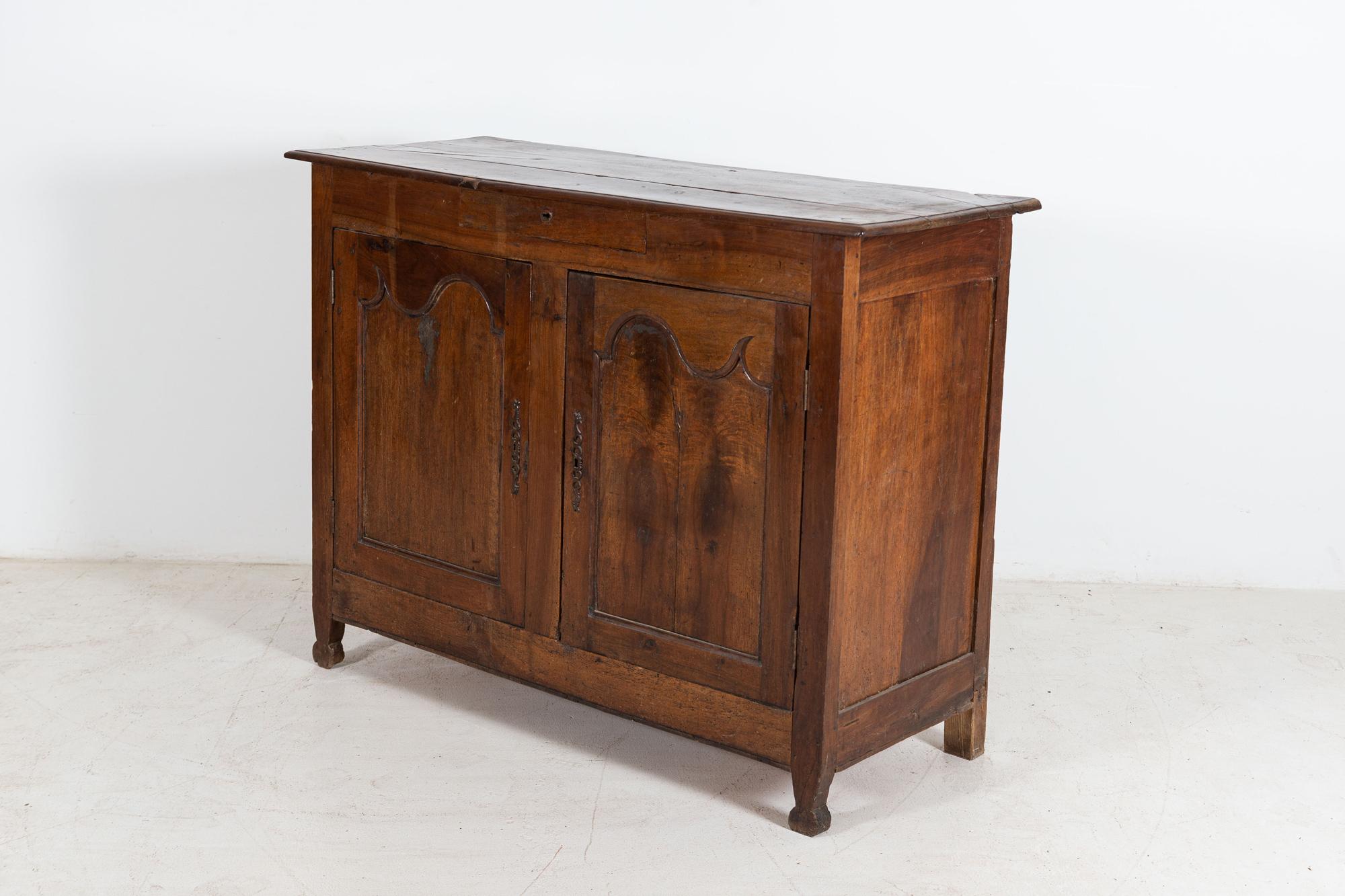 18th Century French Provincial Walnut Buffet In Good Condition In Staffordshire, GB