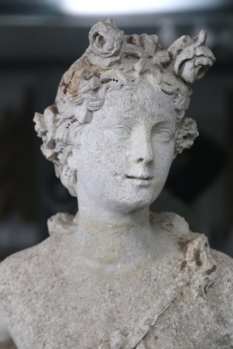 18th Century French Stone Statue of Flora For Sale 3