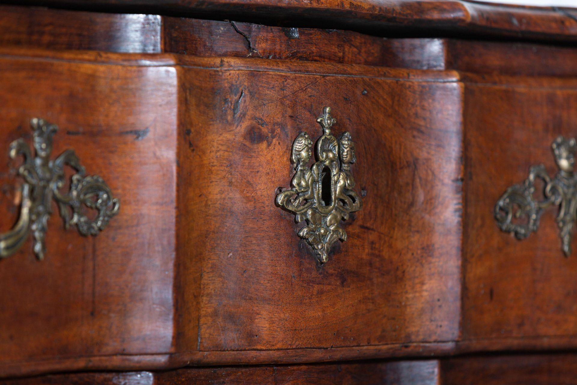 18thC French Walnut Bombe Chest Commode For Sale 6
