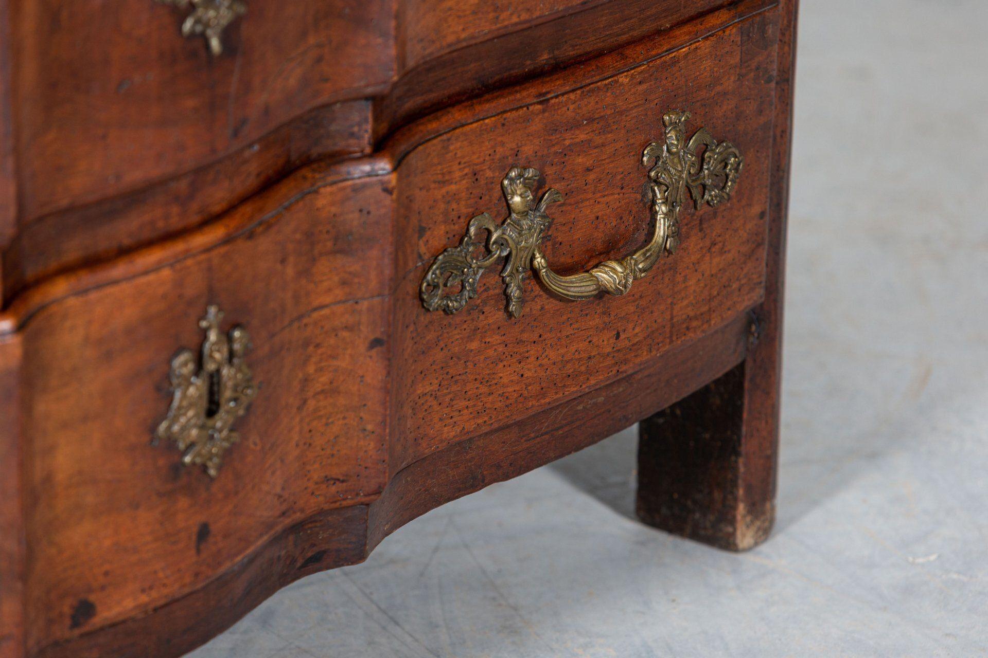 18thC French Walnut Bombe Chest Commode For Sale 7