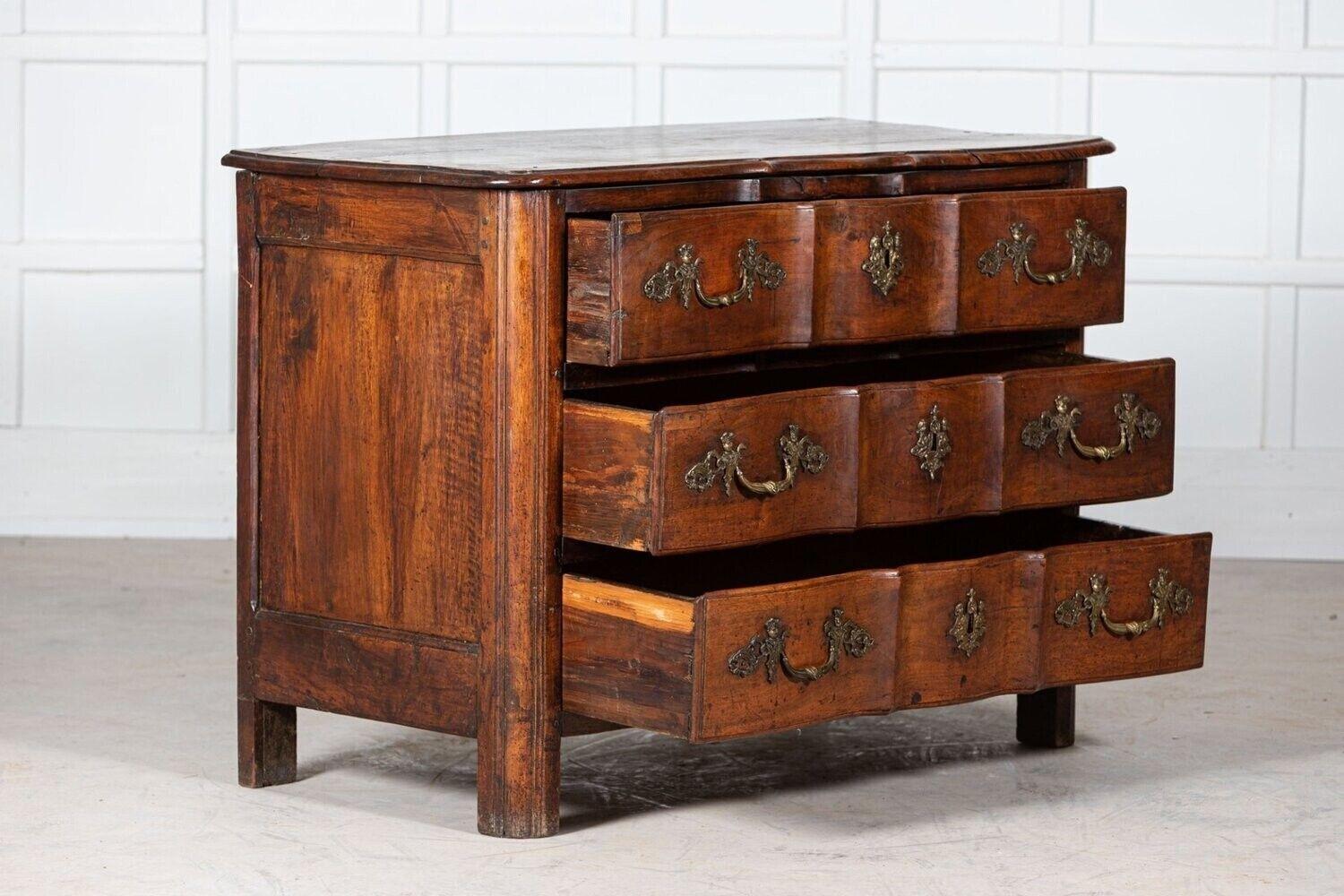 18thC French Walnut Bombe Chest Commode For Sale 1
