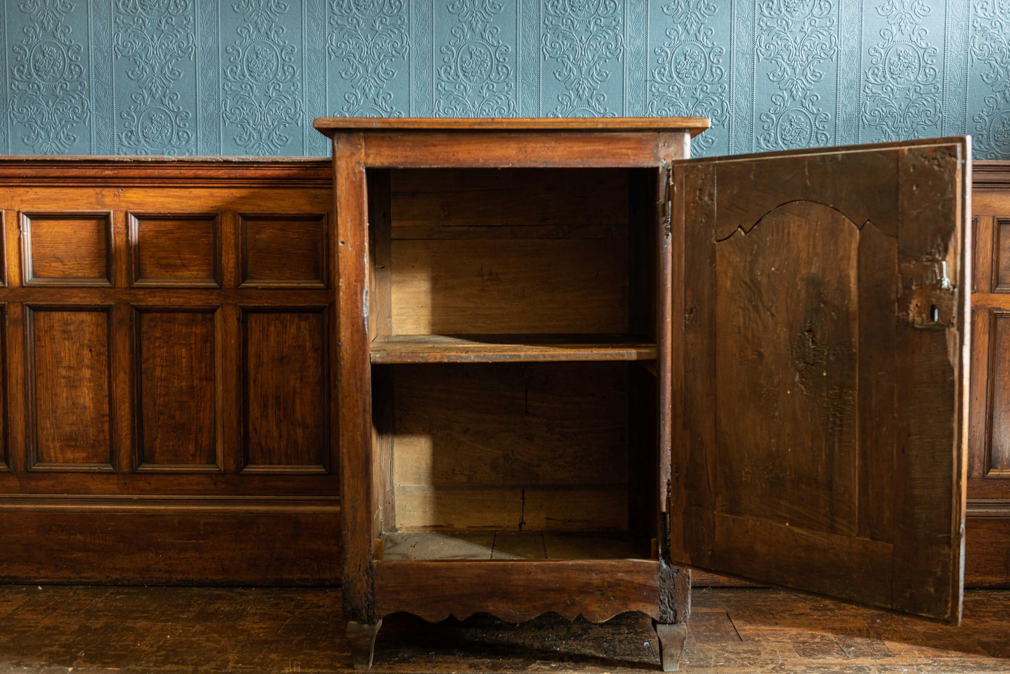 18th Century French Walnut Provincial Buffet For Sale 1