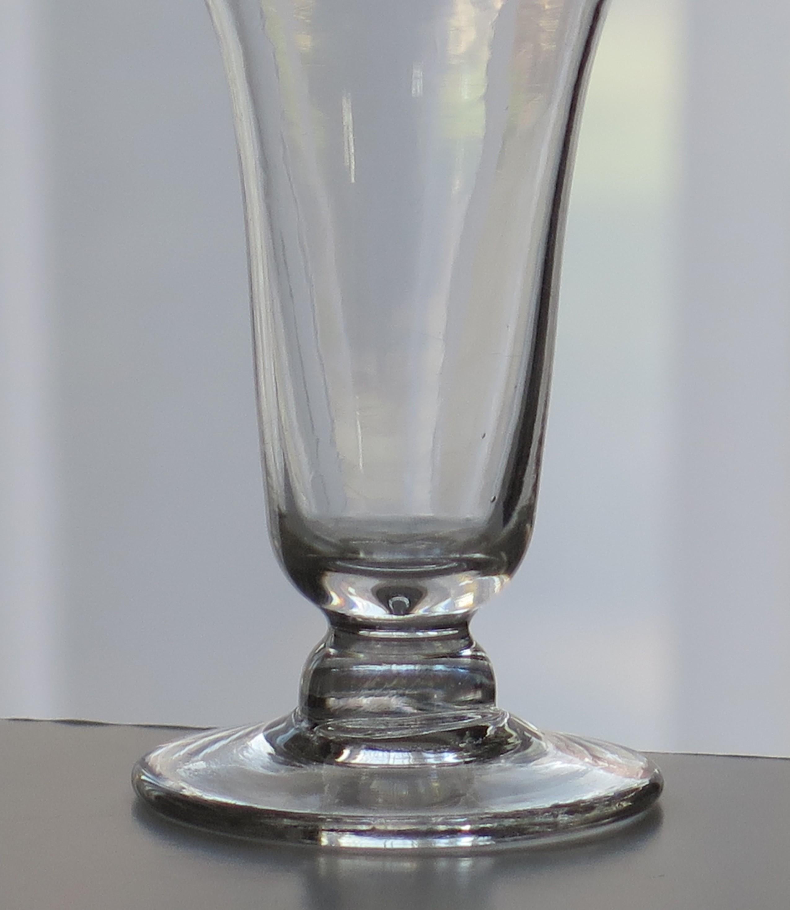 Vidrio gelatinoso georgiano del s. XVIII con cuenco acampanado Knop Soplado a mano, ca. 1780 Jorge III en venta