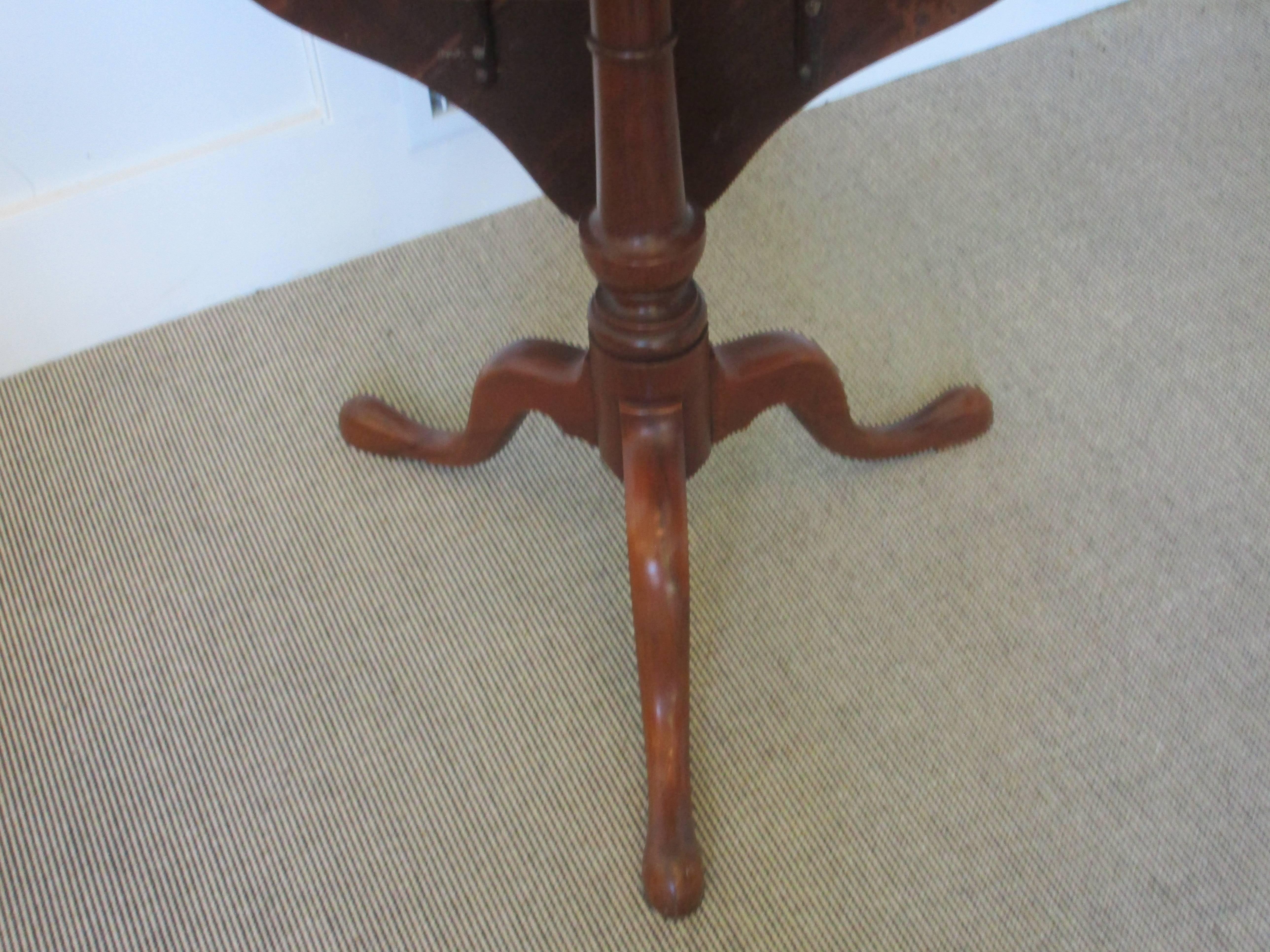 18th Century Georgian Mahogany Tilt Top Table In Good Condition For Sale In Water Mill, NY