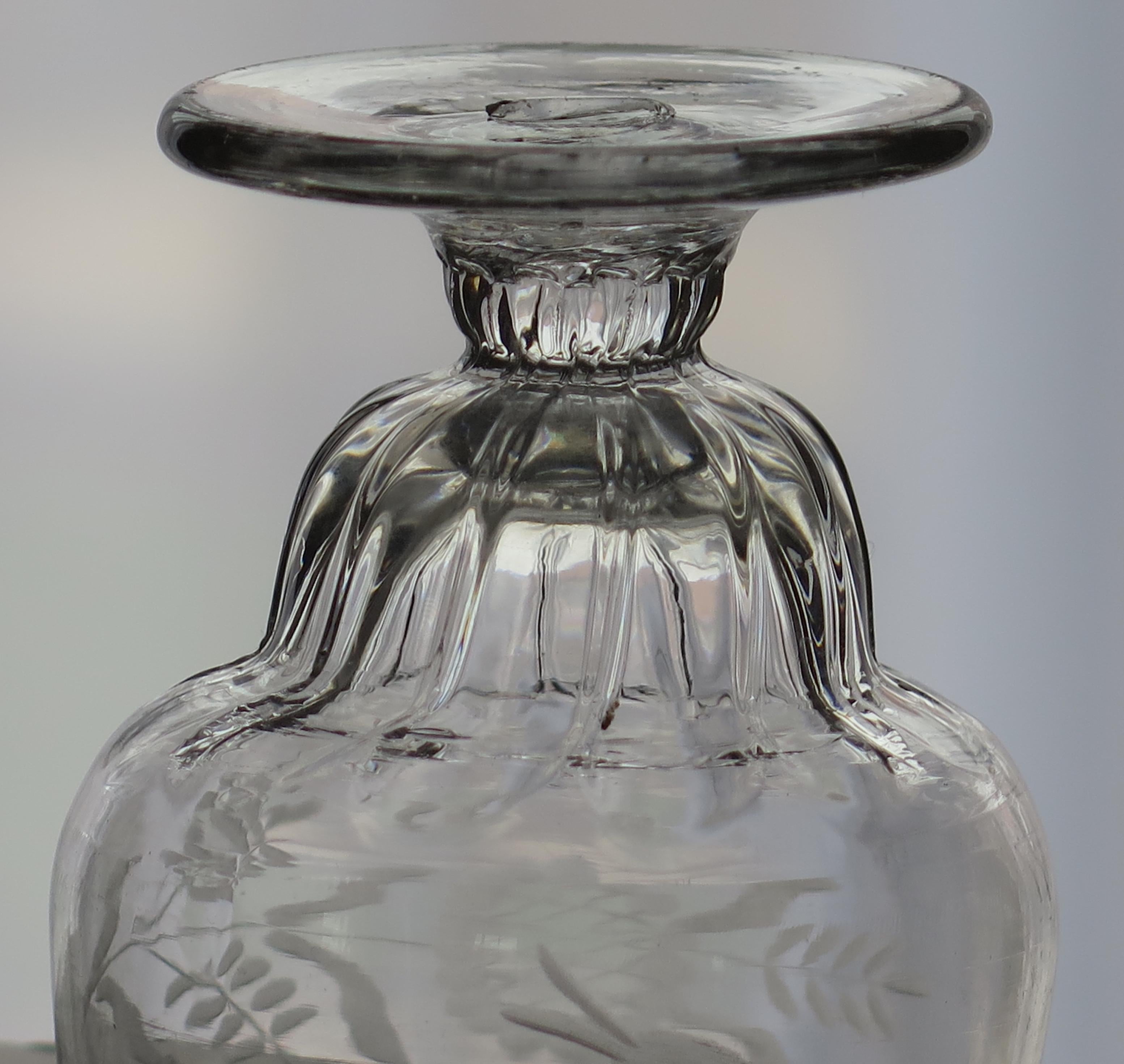 Georgianische mundgeblasene und gravierte Schale aus Monteith- oder Bonnetglas aus dem 18. Jahrhundert, um 1750 im Angebot 3
