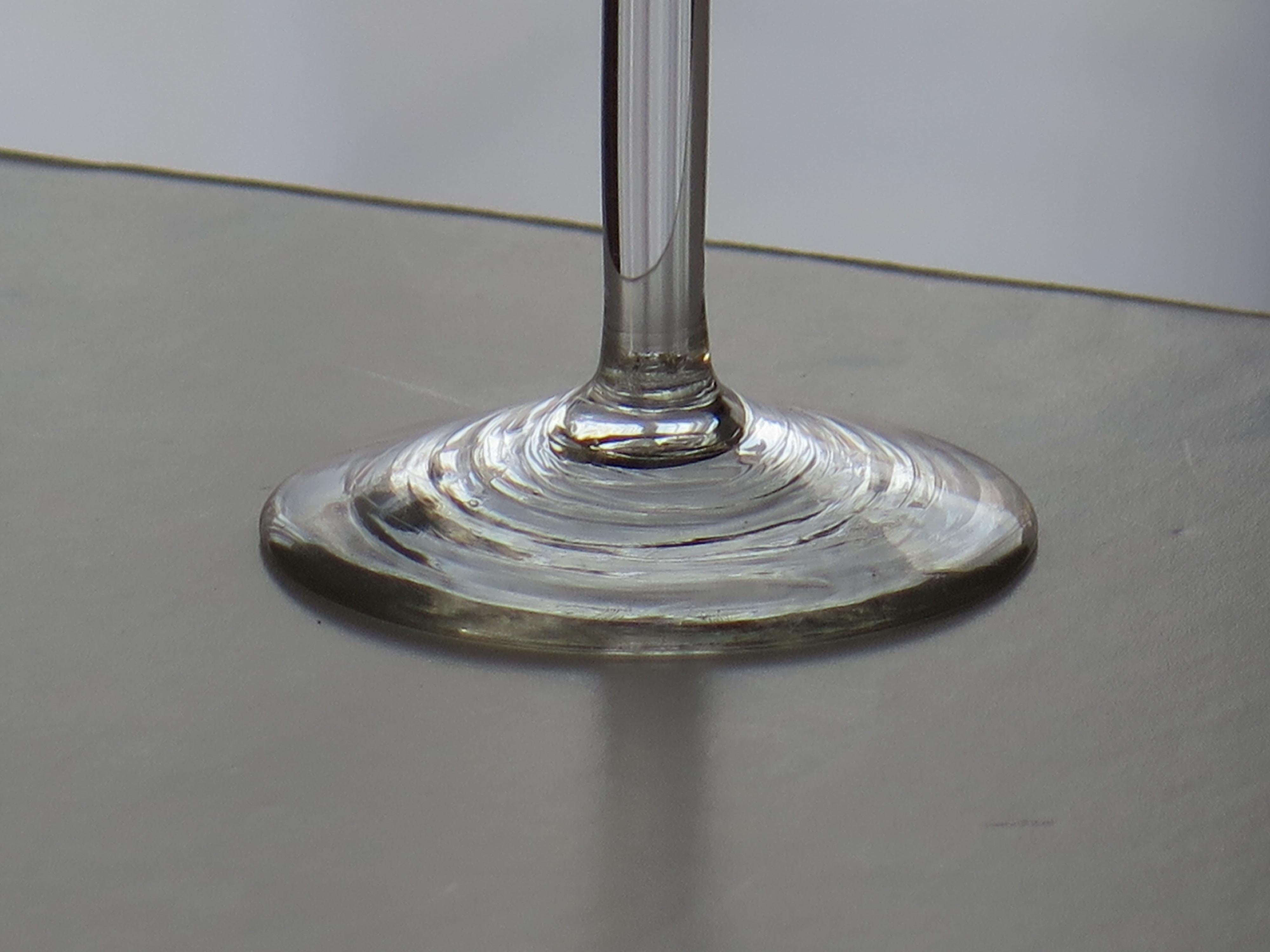 Bicchiere da brindisi georgiano del XVIII secolo con coppa a tromba disegnata - raro, CIRCA 1750 in vendita 5
