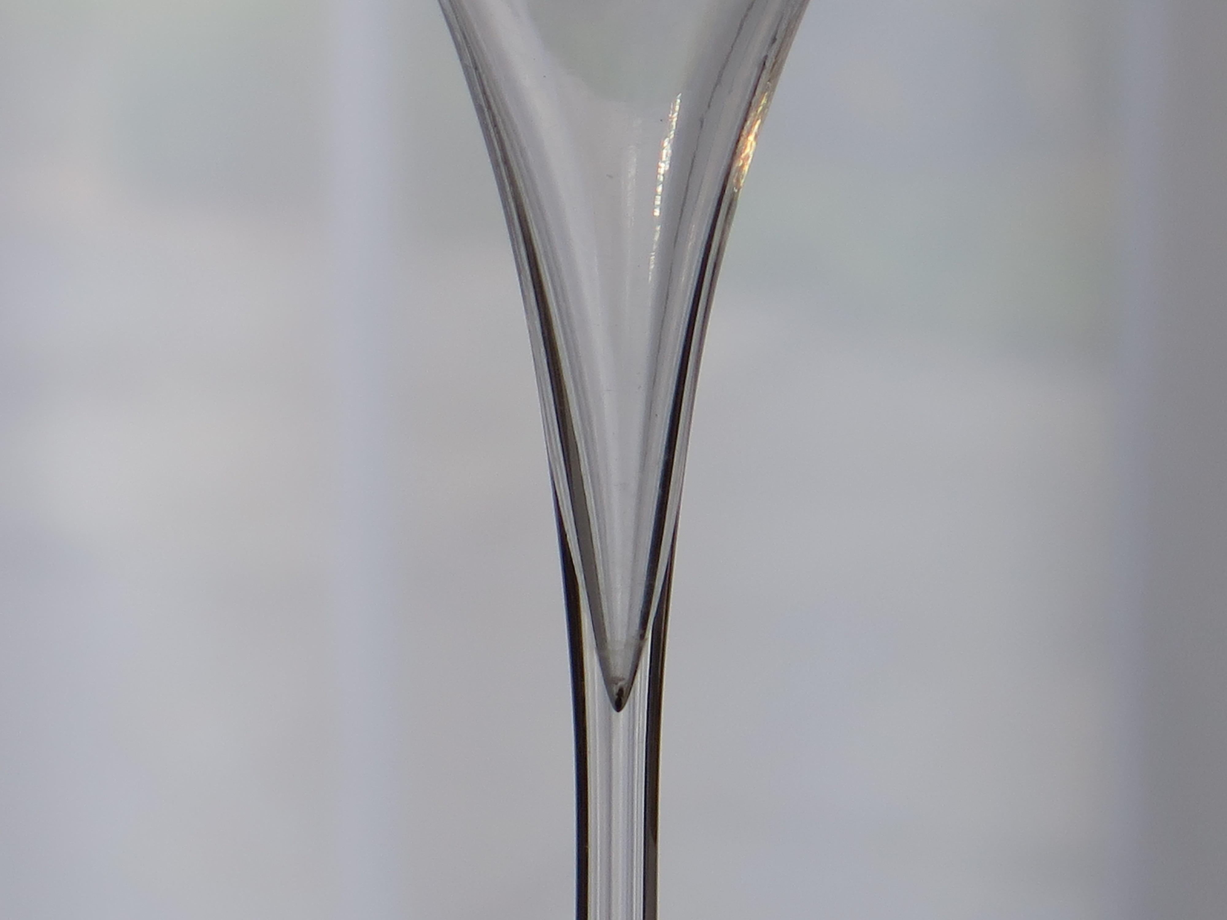 Bicchiere da brindisi georgiano del XVIII secolo con coppa a tromba disegnata - raro, CIRCA 1750 in vendita 1