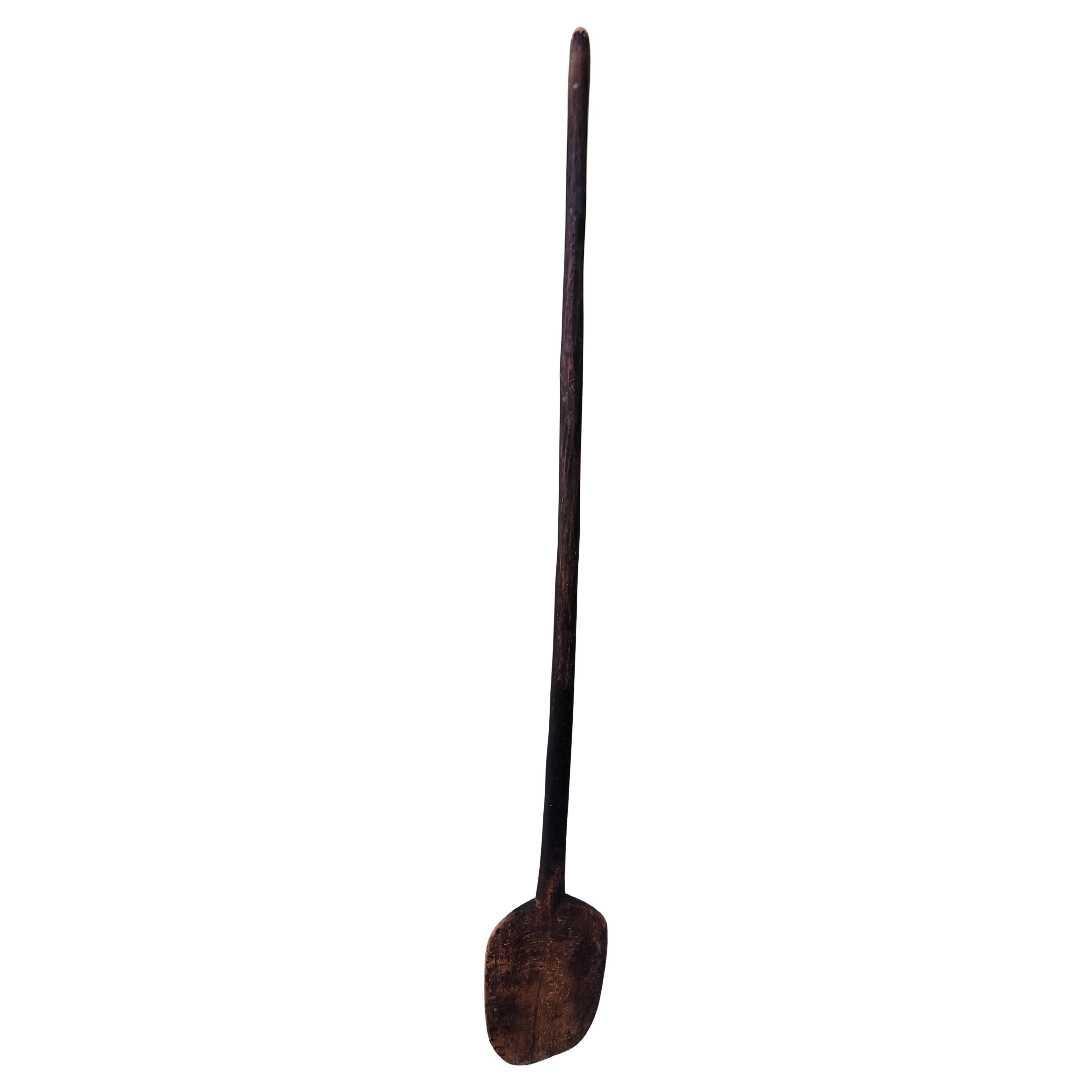 18Thc Pagliaccio artigianale utilizzato nelle vecchie stufe a legna o nei caminetti fatti in casa. Le condizioni sono molto buone, a parte i segni di bruciatura sulla parte della paletta.  che ci si può aspettare dalle suonate fatte a mano del 18° e