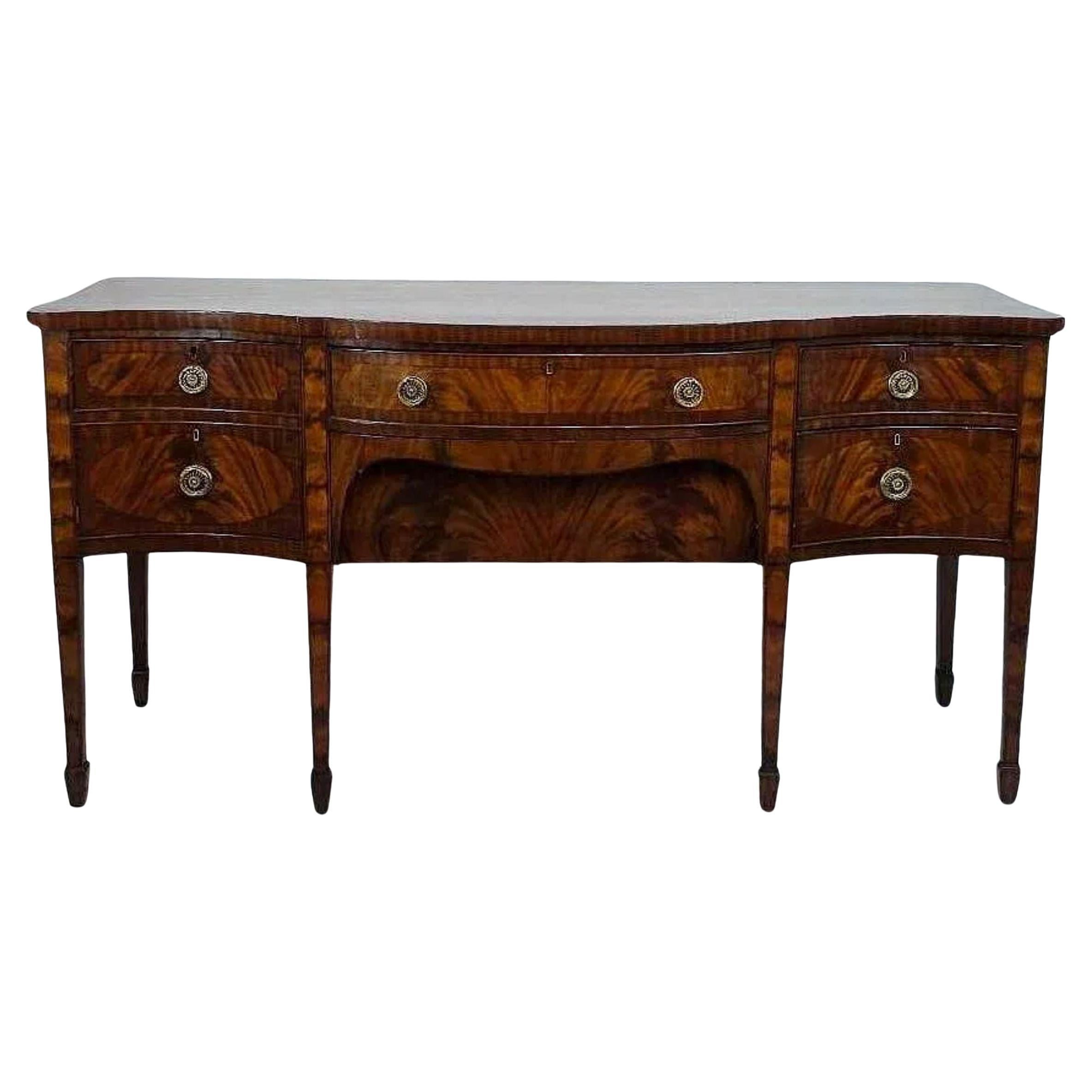 Credenza in mogano intarsiato del XVIII secolo con fronte ad arco, Giorgio III