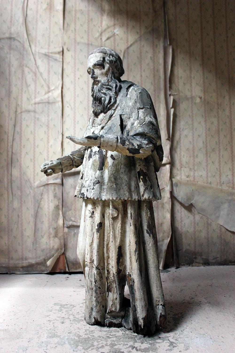 18th Century Italian Carved and Painted Figure of a Saint or Cardinal circa 1740 In Distressed Condition In Bedford, Bedfordshire