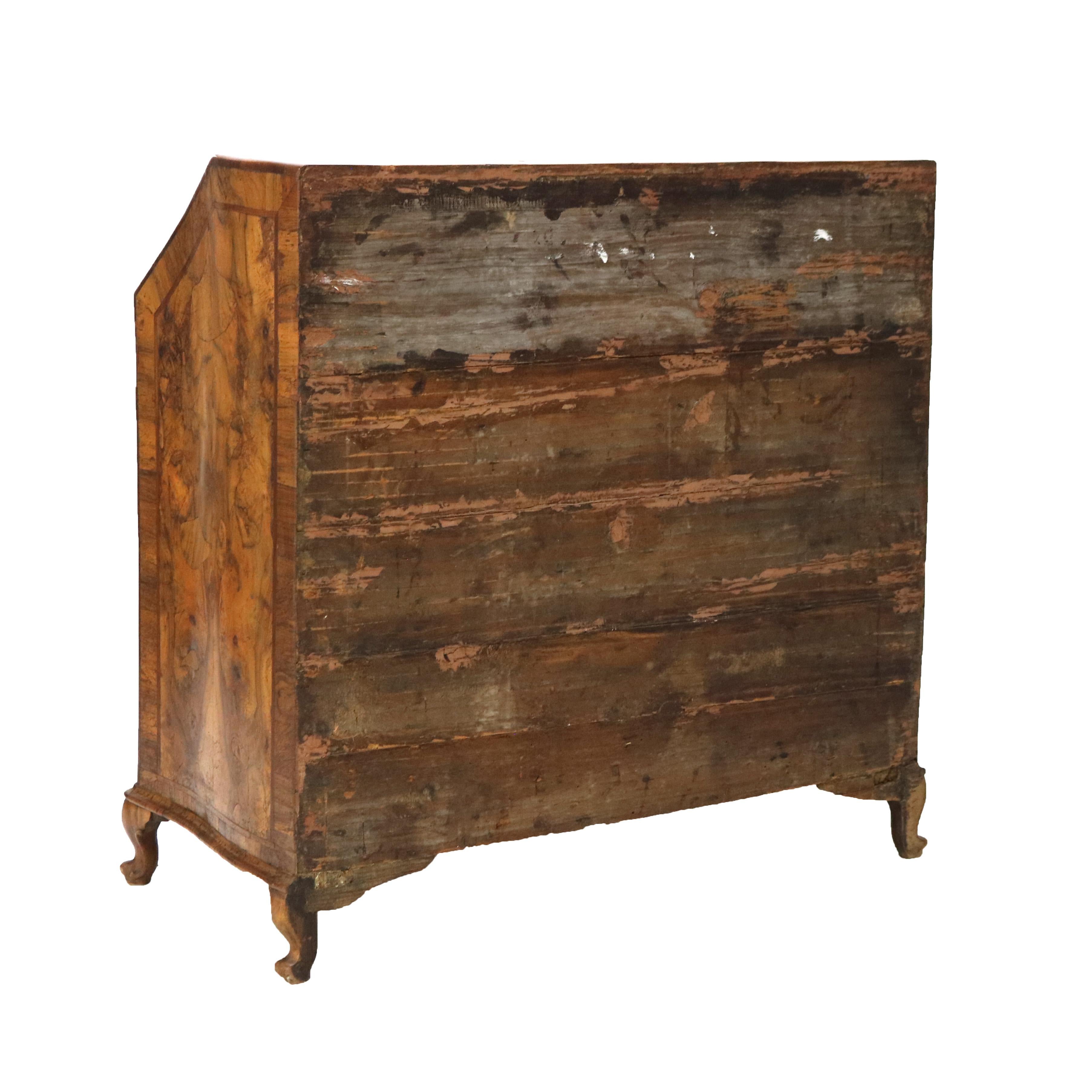 Scrivania in legno d'olivo, palissandro e radica del 18° secolo, c1770 in vendita 14