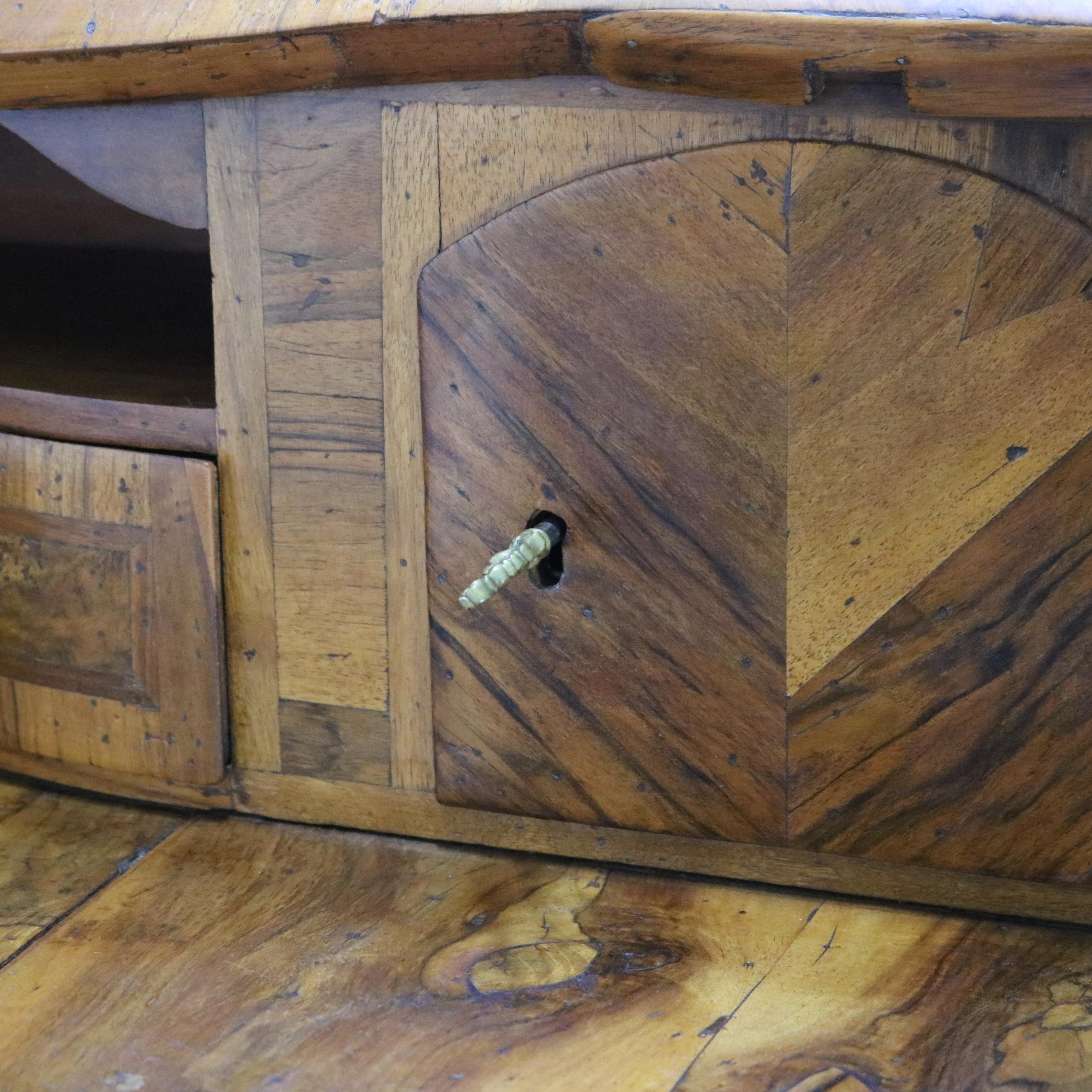Scrivania in legno d'olivo, palissandro e radica del 18° secolo, c1770 in vendita 4