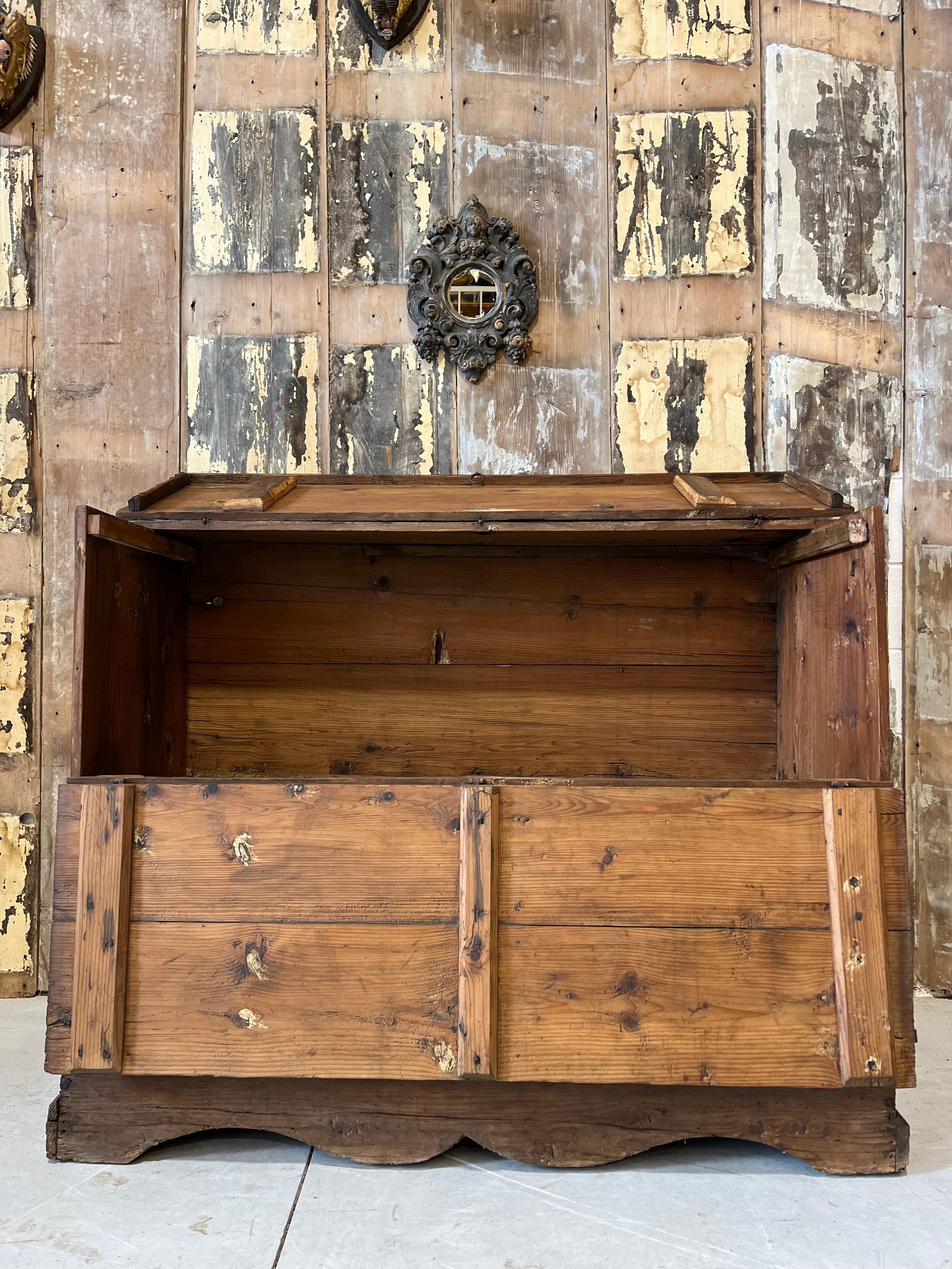 18thC Italian flour kneading-trough in vendita 7