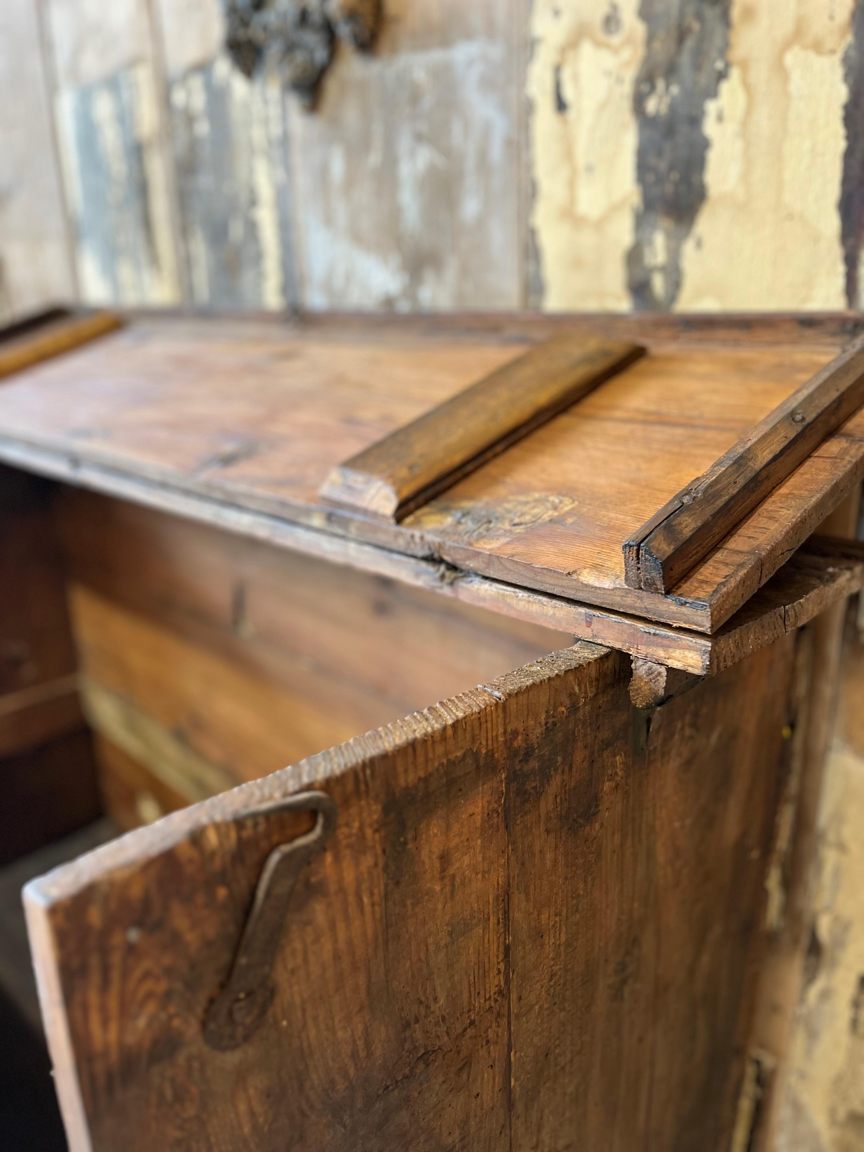 18thC Italian flour kneading-trough in vendita 10