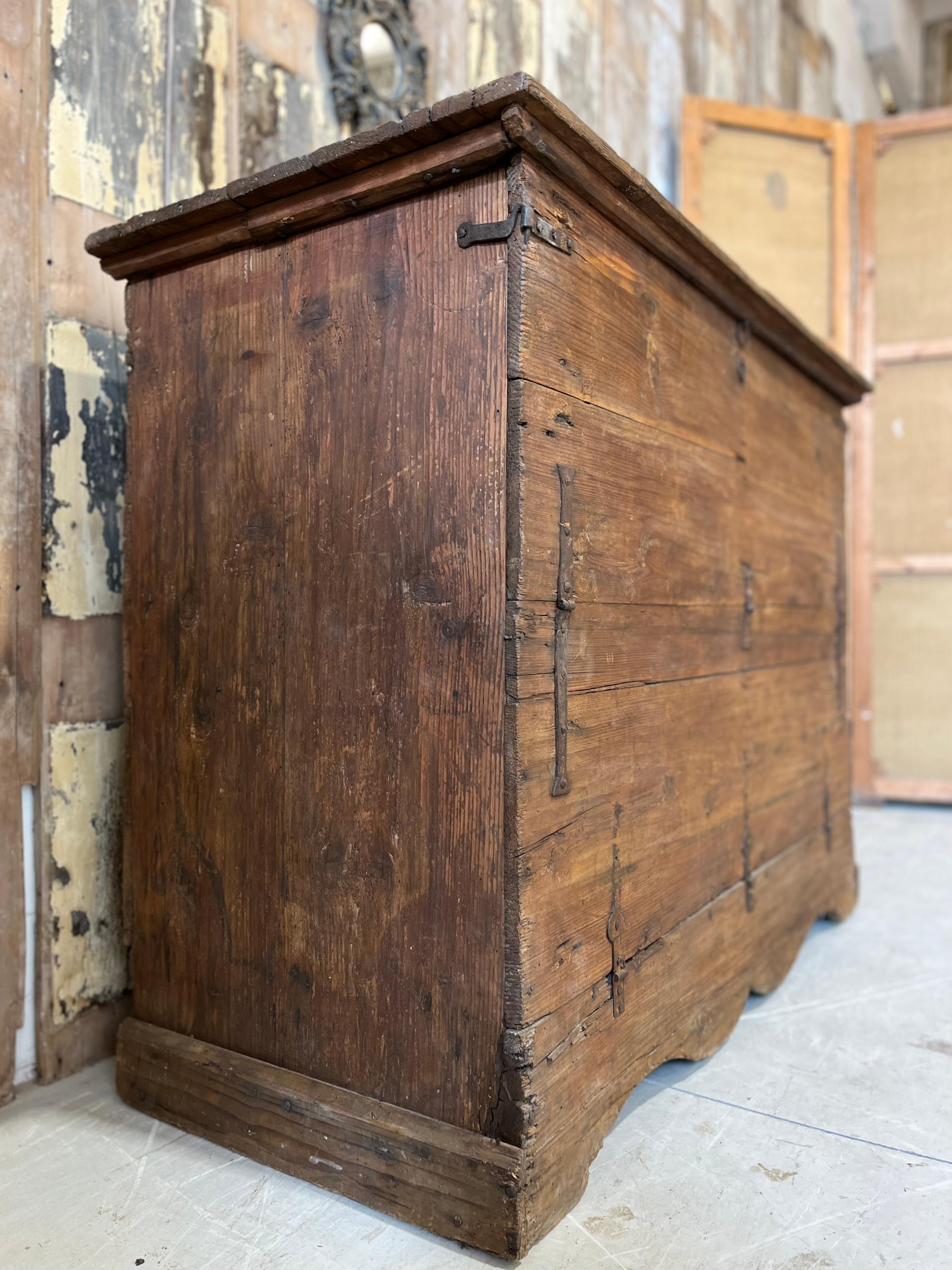 18thC Italian flour kneading-trough In condizioni buone in vendita a Livorno, IT