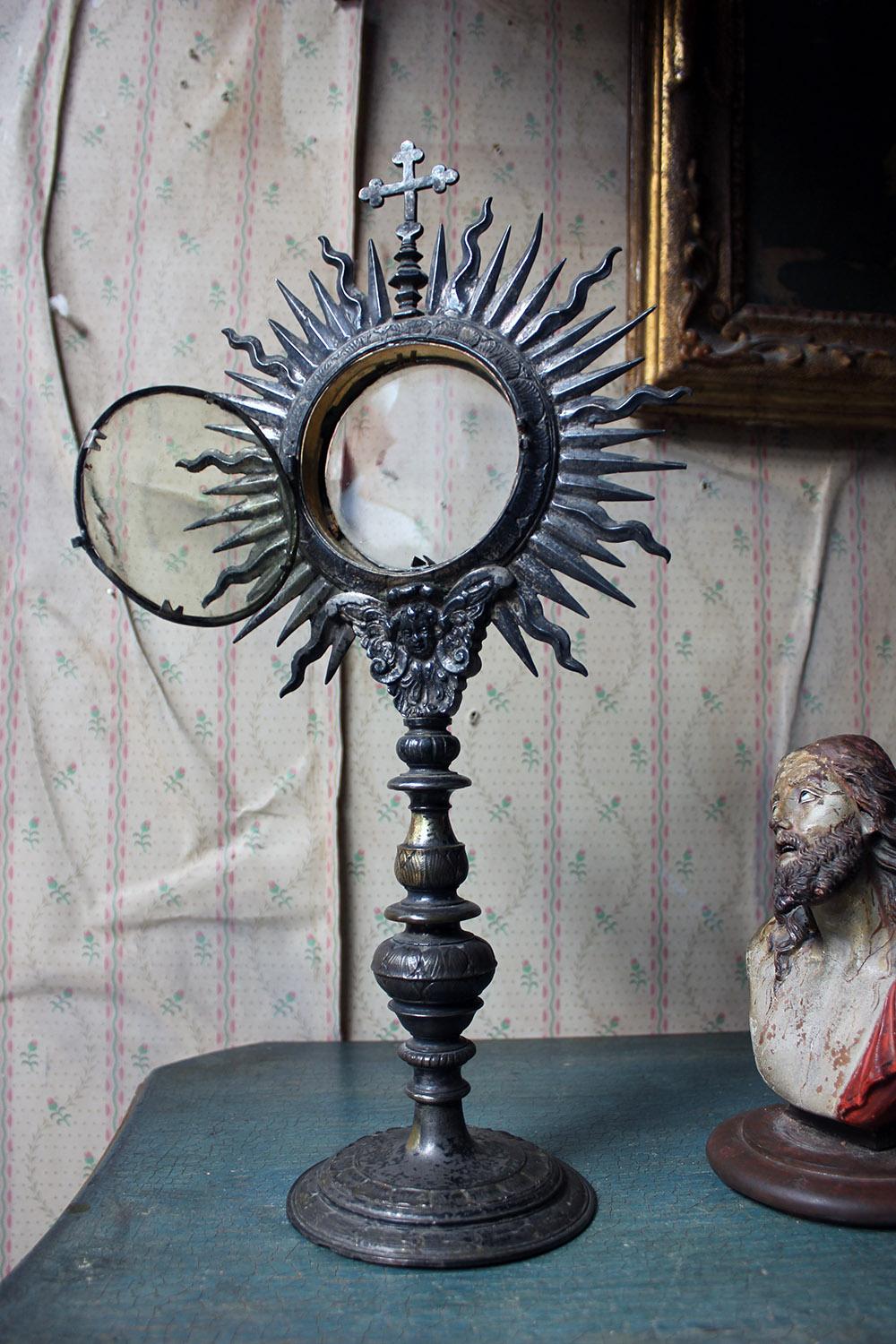 Italian Silver-Plated Bronze Catholic Ostensory or Monstrance, circa 1780 In Good Condition In Bedford, Bedfordshire