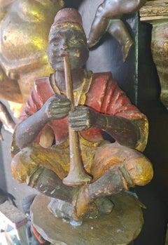 Escultura veneciana italiana del siglo XVIII, tallada y patinada, que representa a un músico