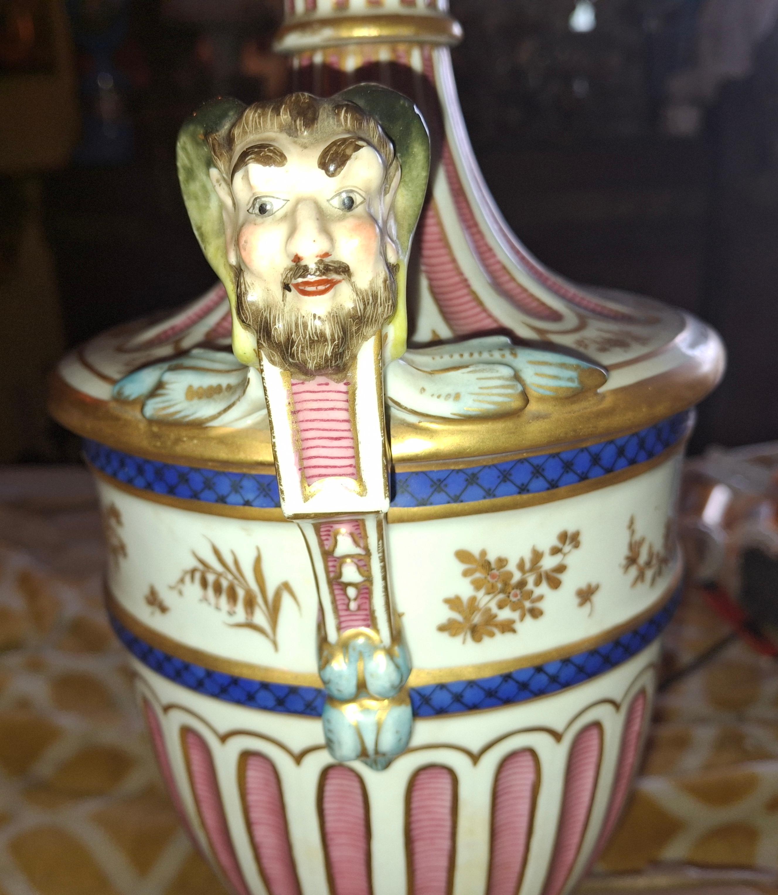 Grande vaso/urna coperta in porcellana Antique French Sèvres del XVIII secolo con Ammon-Ra e bronzo in vendita 5