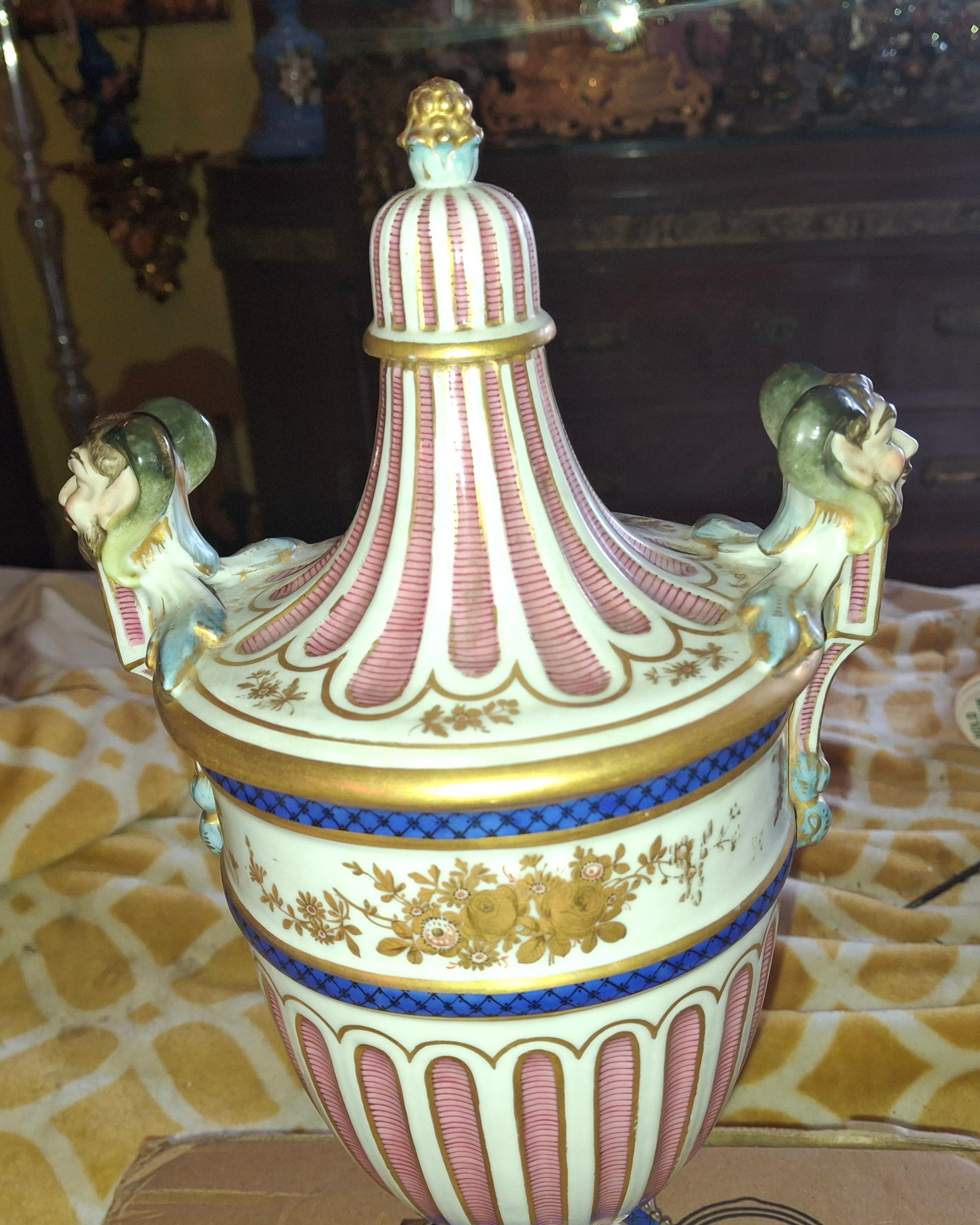 Grande vaso/urna coperta in porcellana Antique French Sèvres del XVIII secolo con Ammon-Ra e bronzo in vendita 8