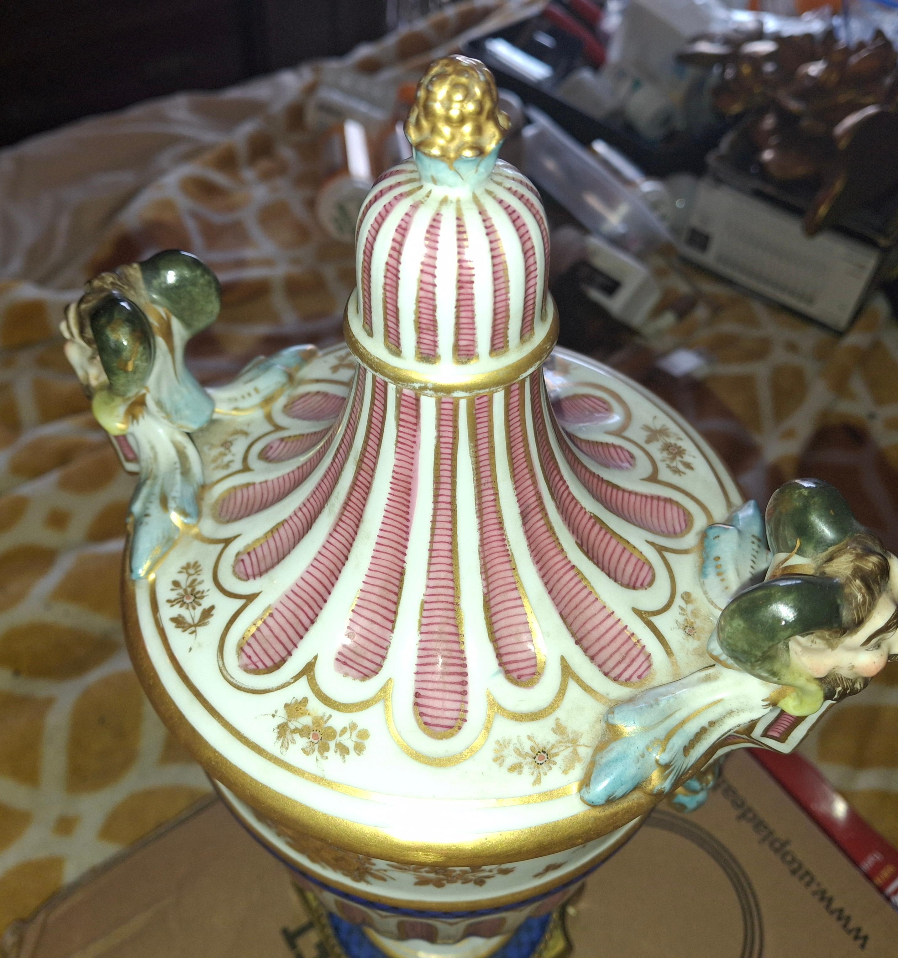 Grande vaso/urna coperta in porcellana Antique French Sèvres del XVIII secolo con Ammon-Ra e bronzo in vendita 1